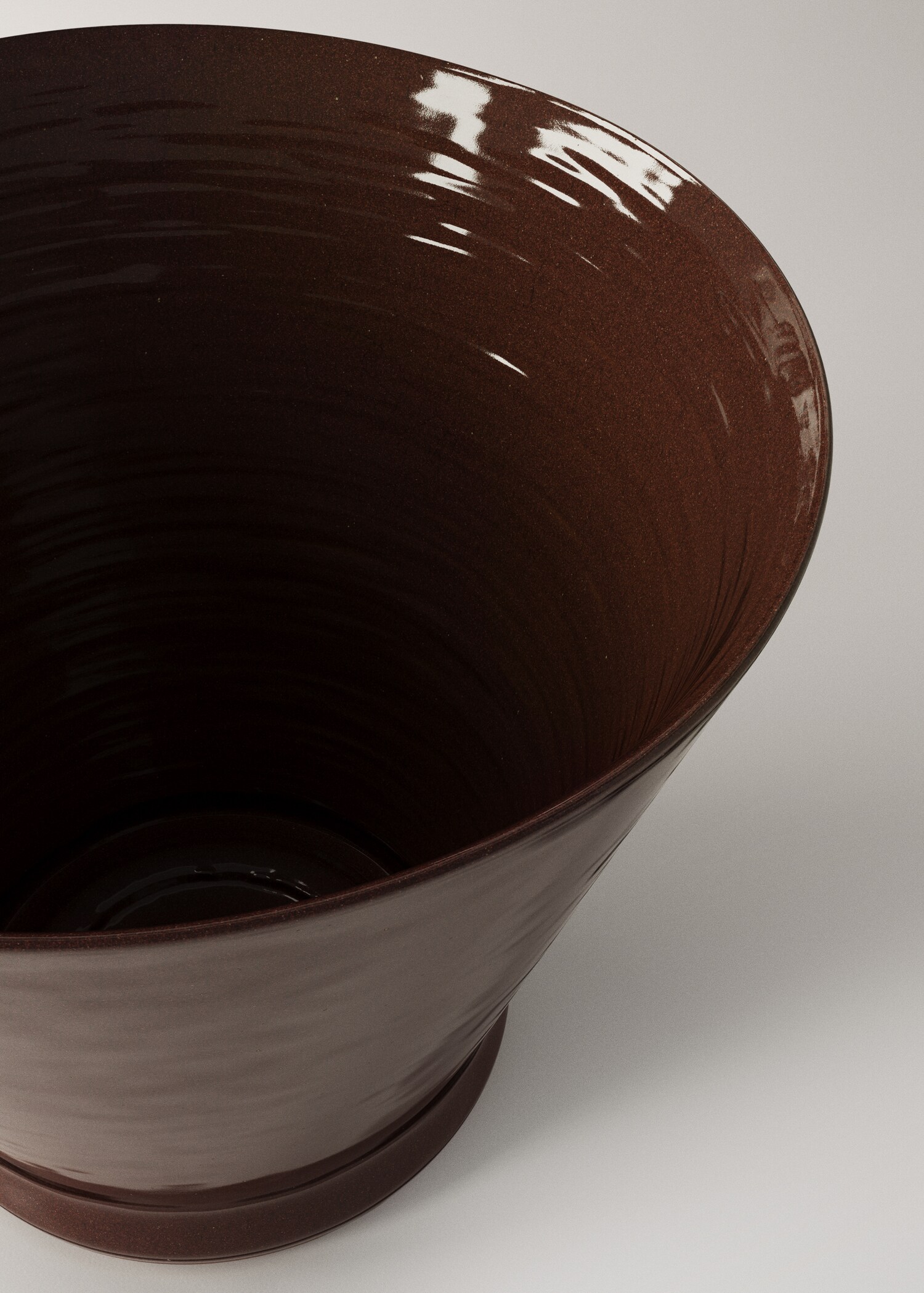 Large irregular terracotta plant pot - Details of the article 3