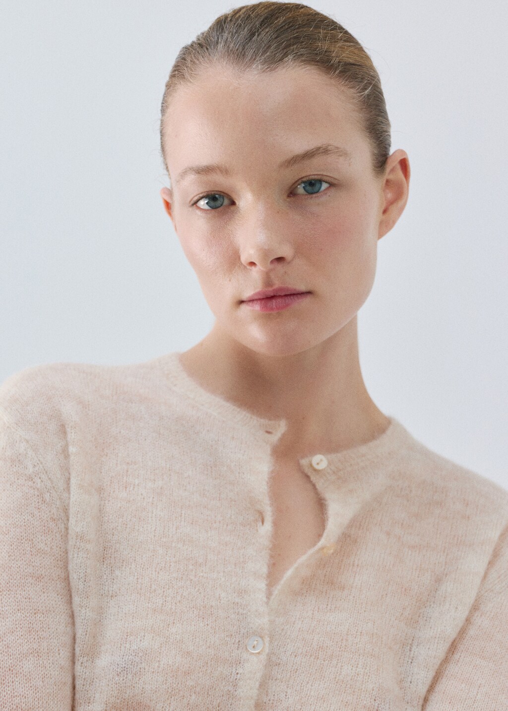 Short wool cardigan - image 4