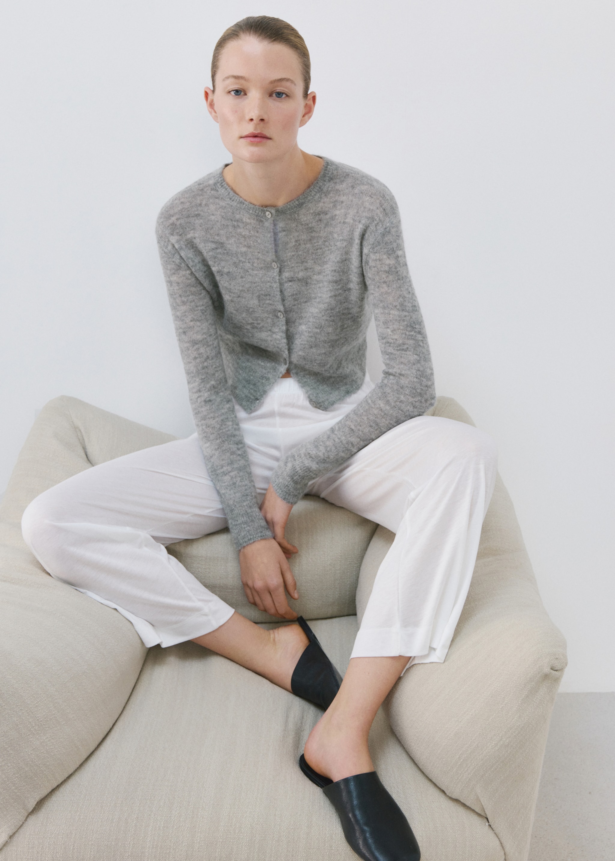 Short wool cardigan - Details of the article 2, Medium Heather Grey. Ref: 27081526-00.