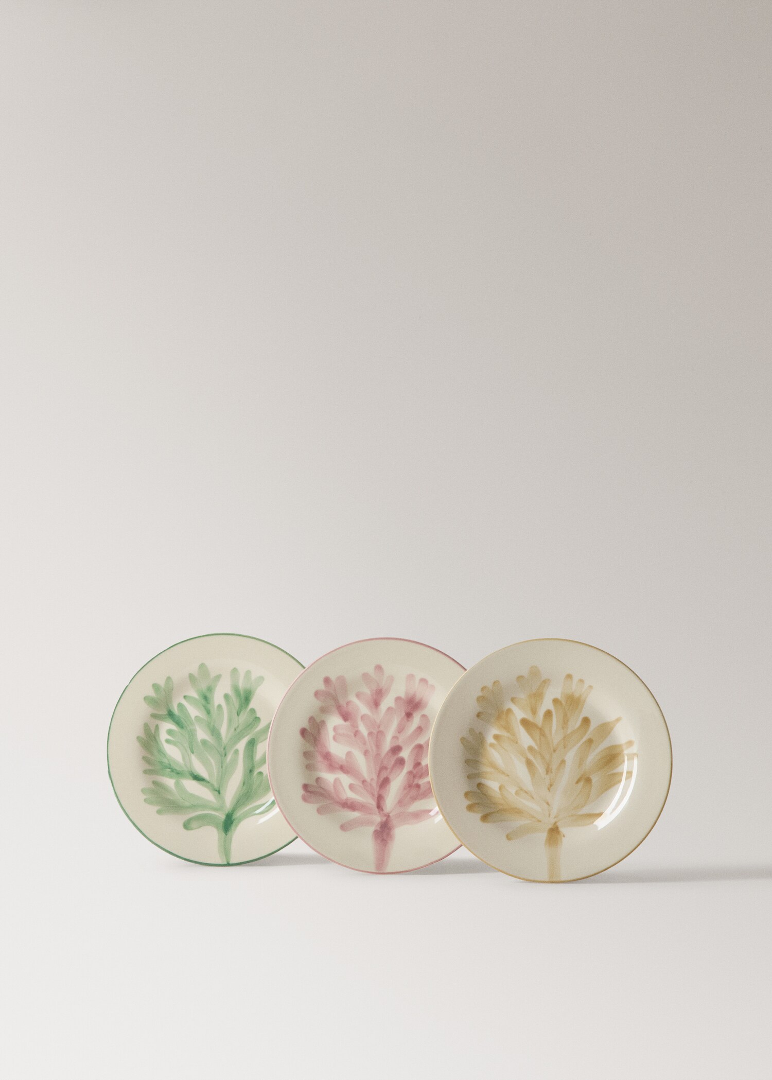 Stoneware dessert plate with floral design - Details of the article 3
