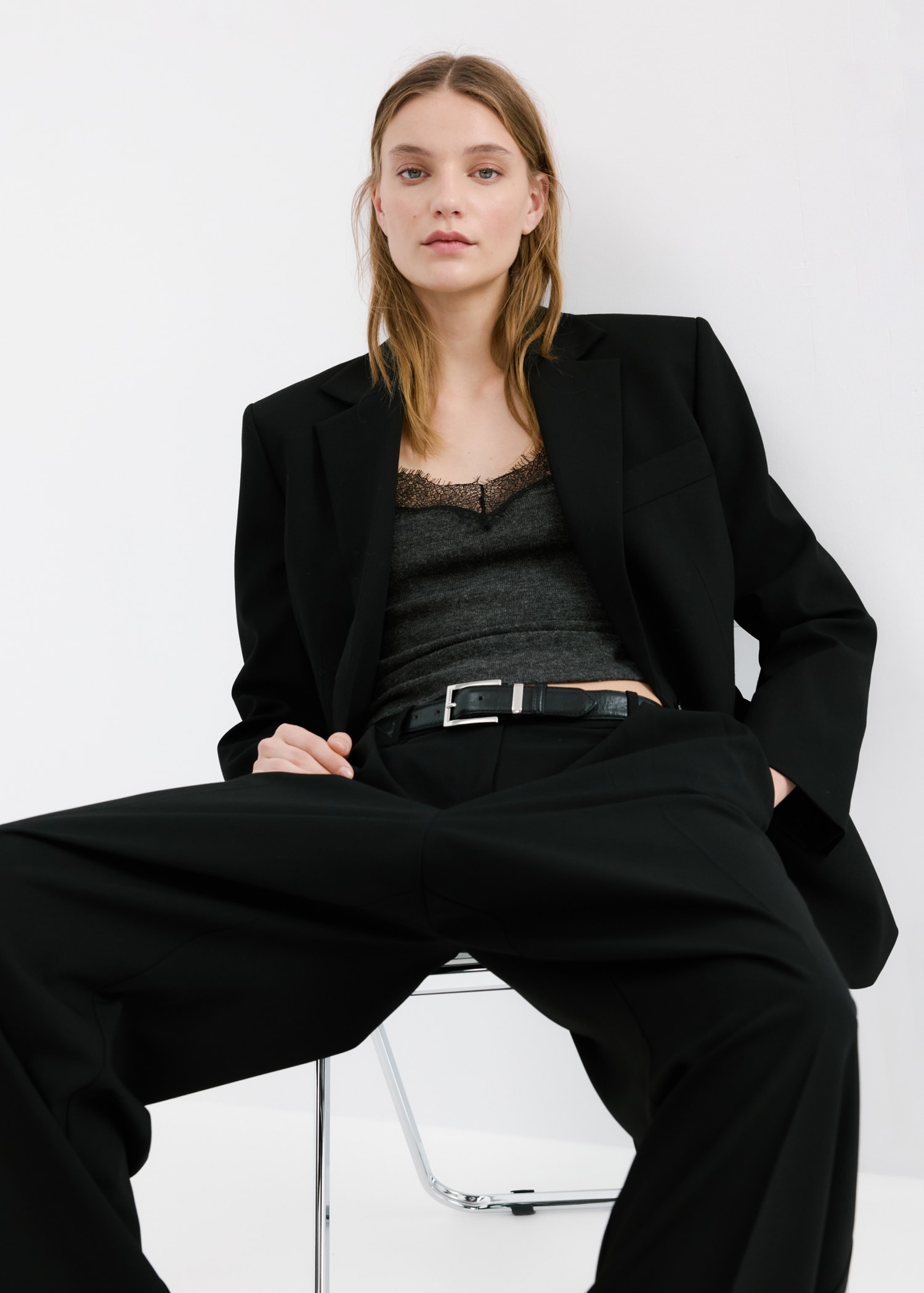 Haut avec décolleté en dentelle - Détail de l'article 2