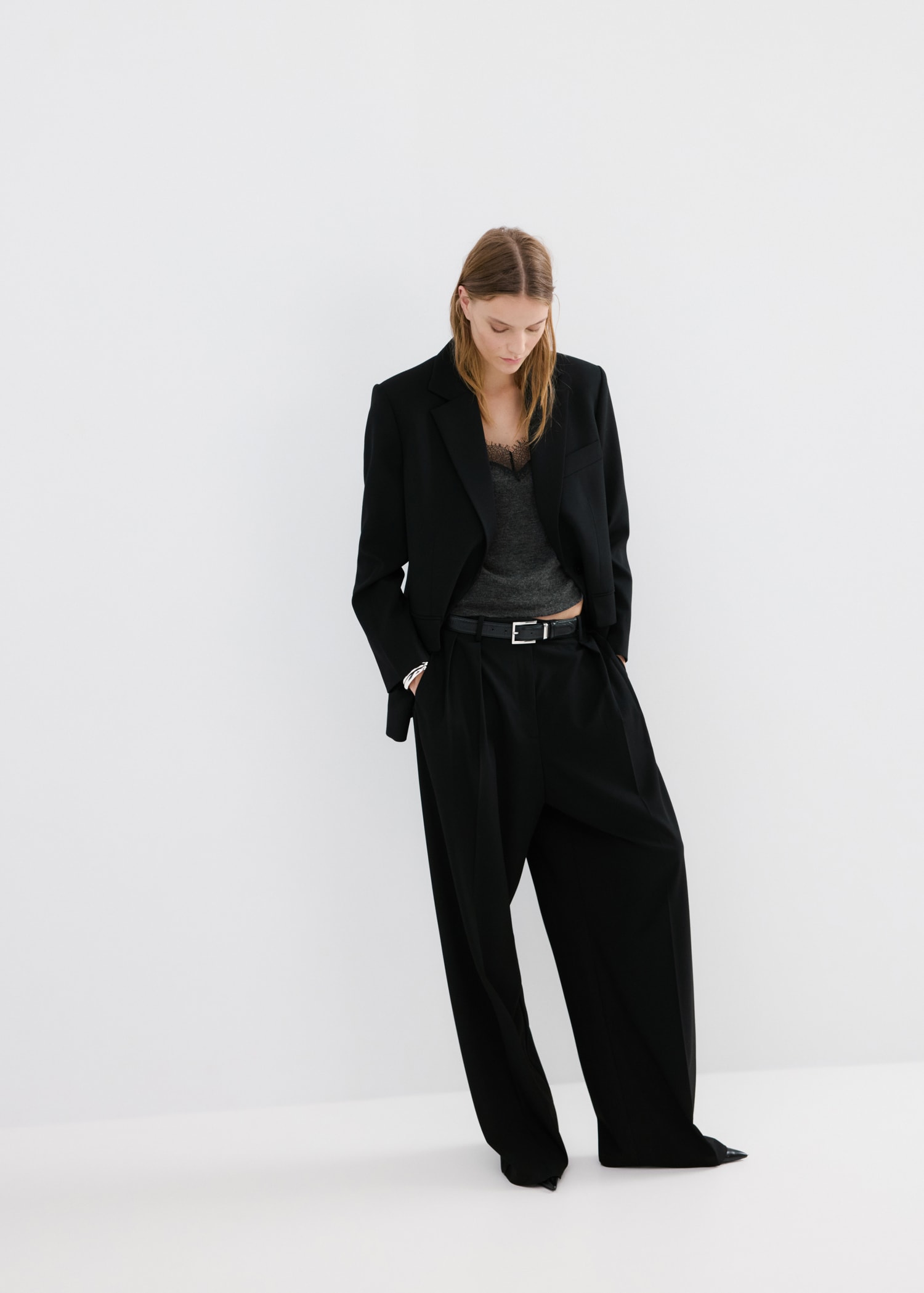 Haut avec décolleté en dentelle - Détail de l'article 6