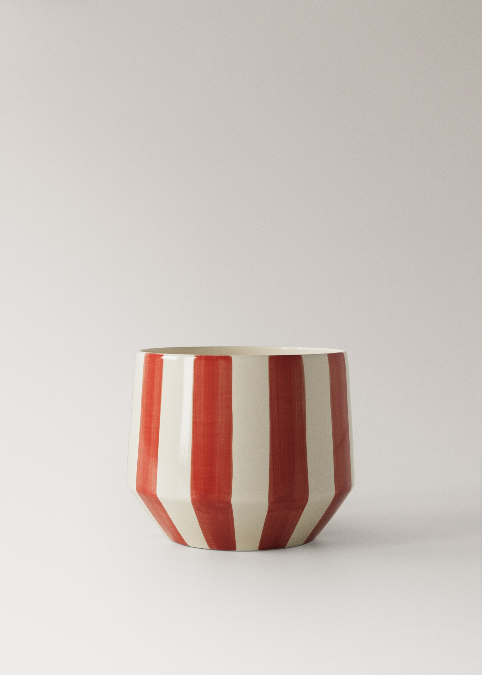 Hand-painted striped flowerpot - Article without model, Red. Ref: 27081537-00.
