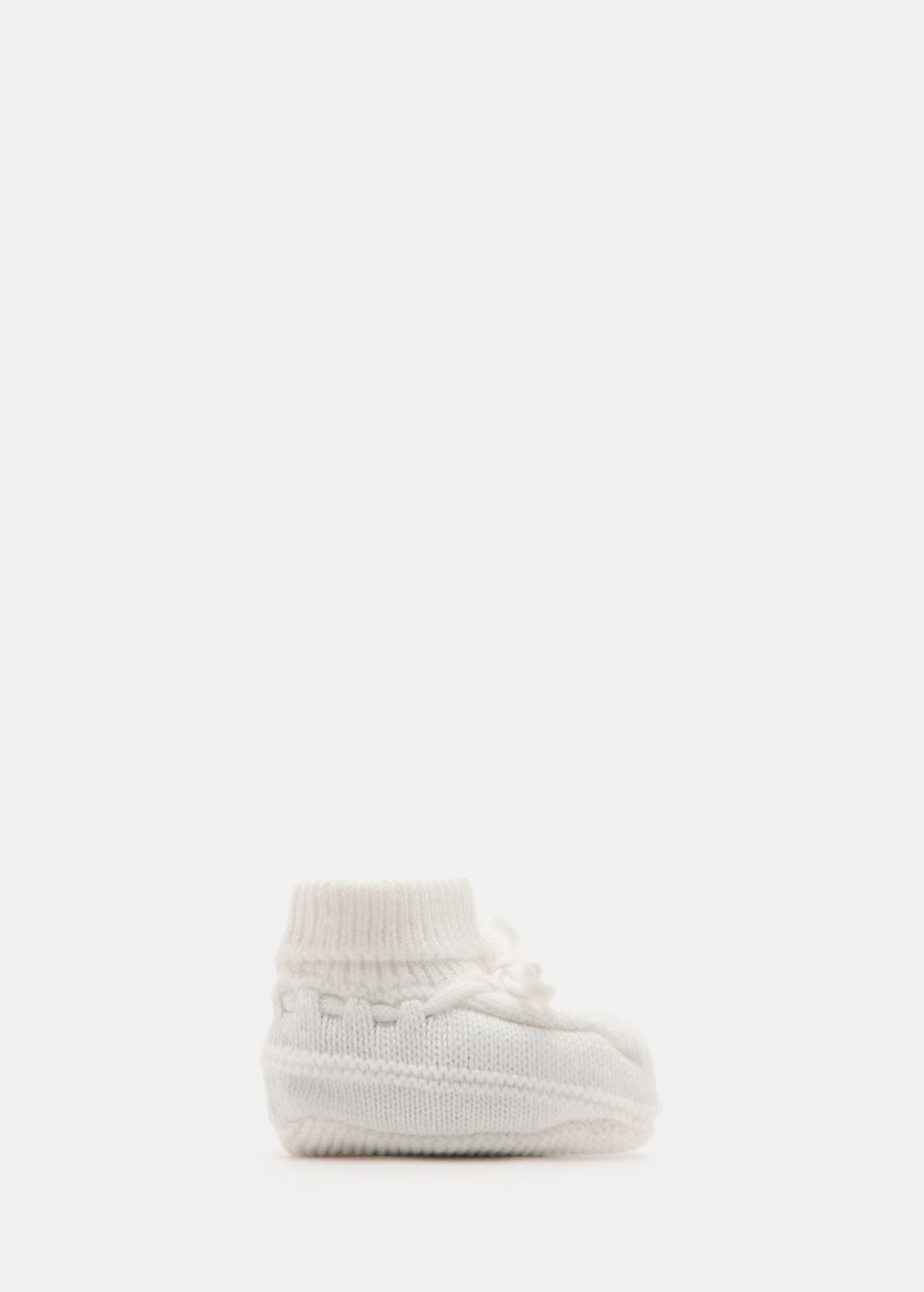Knitted booties with bow