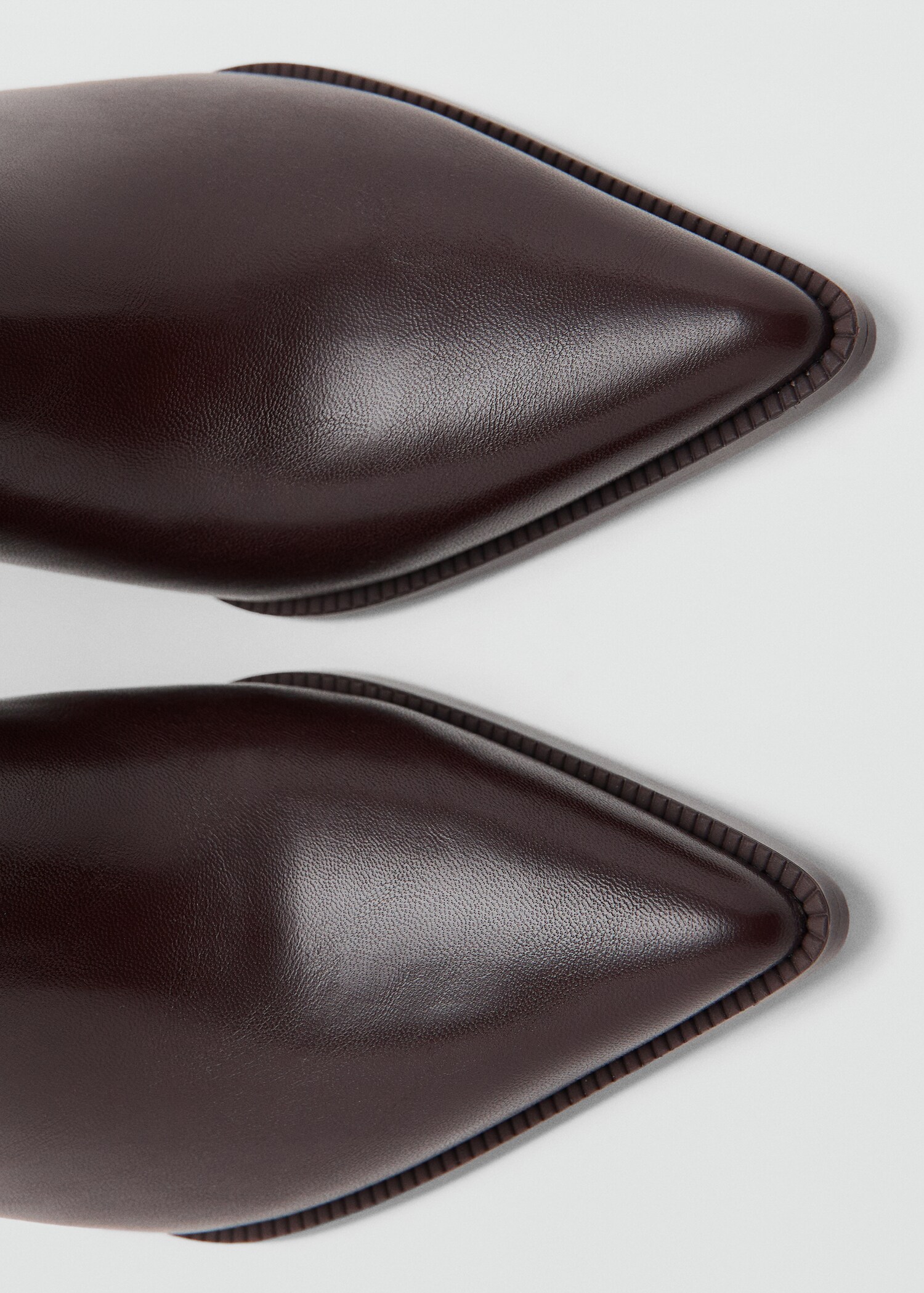 Ankle boots with block heel - Details of the article 2