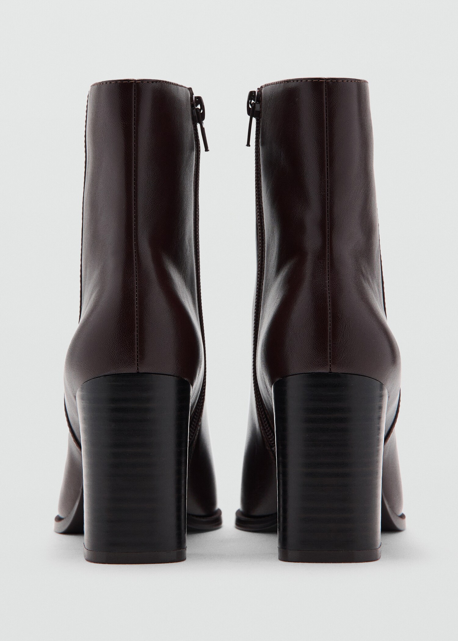 Ankle boots with block heel - Details of the article 3