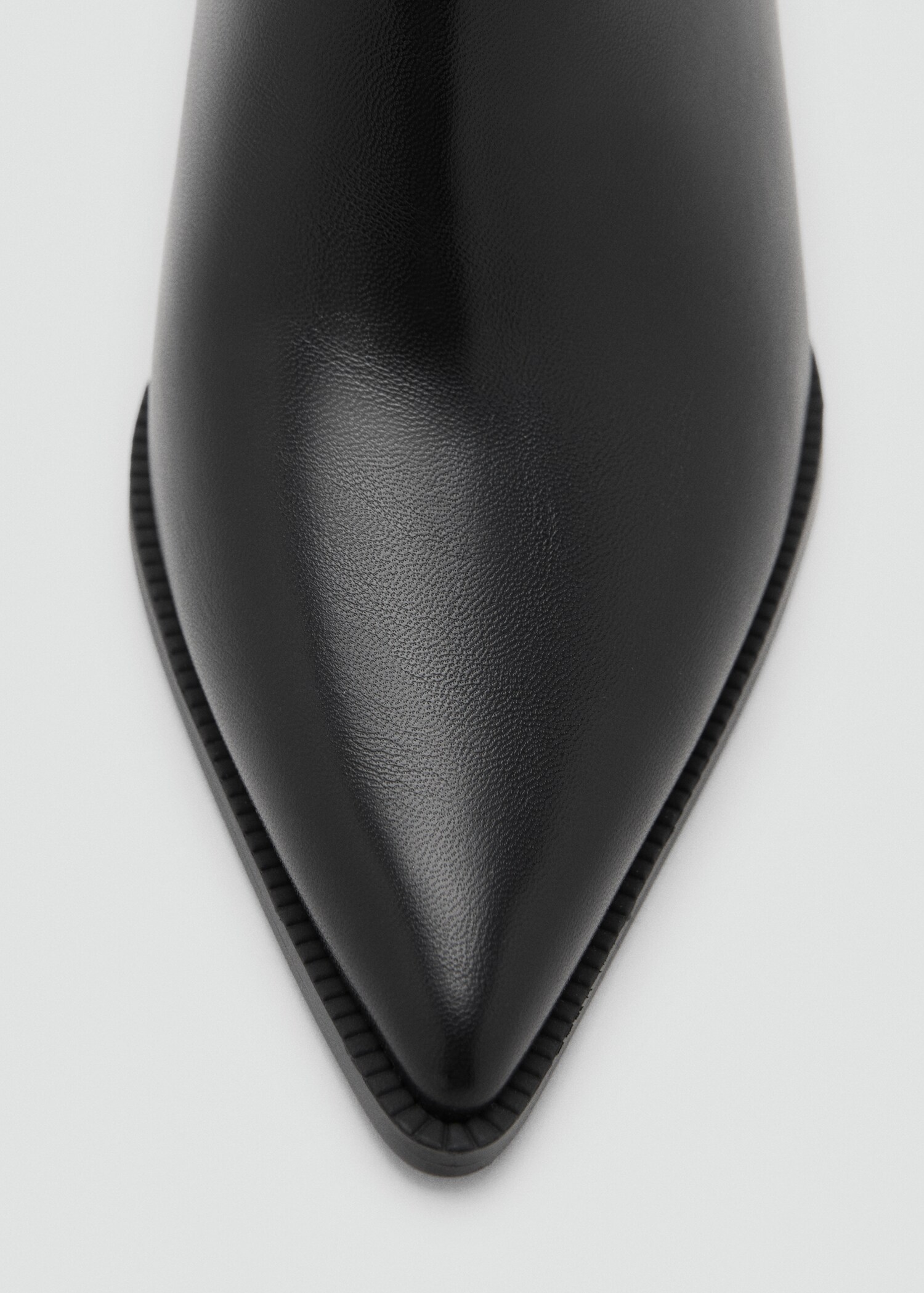 Ankle boots with block heel - Details of the article 2