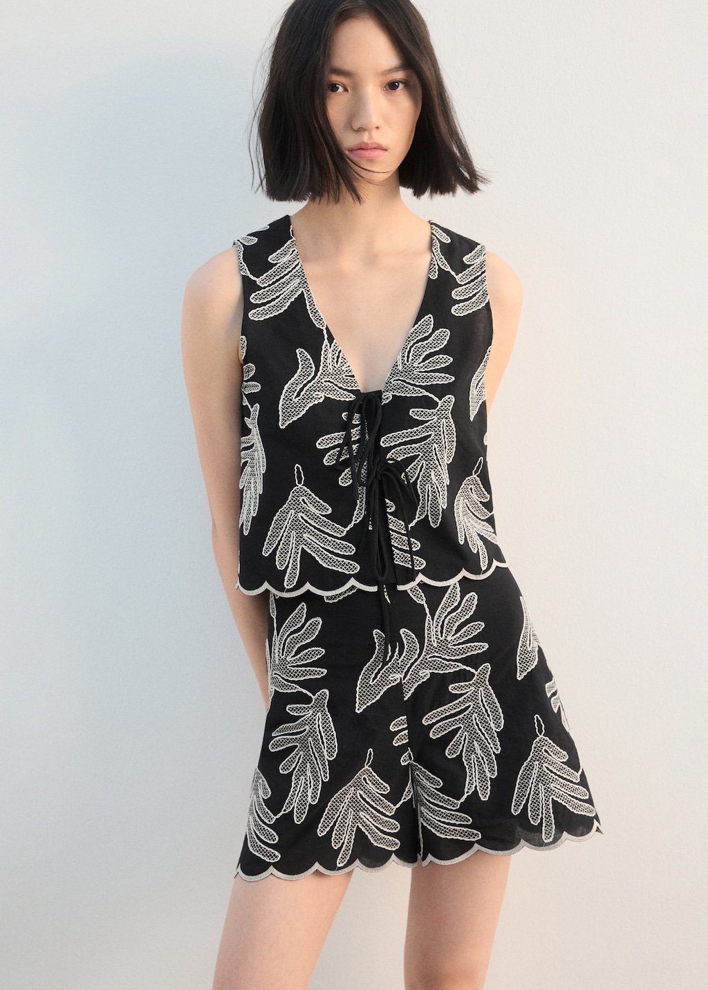 Embroidered cotton shorts