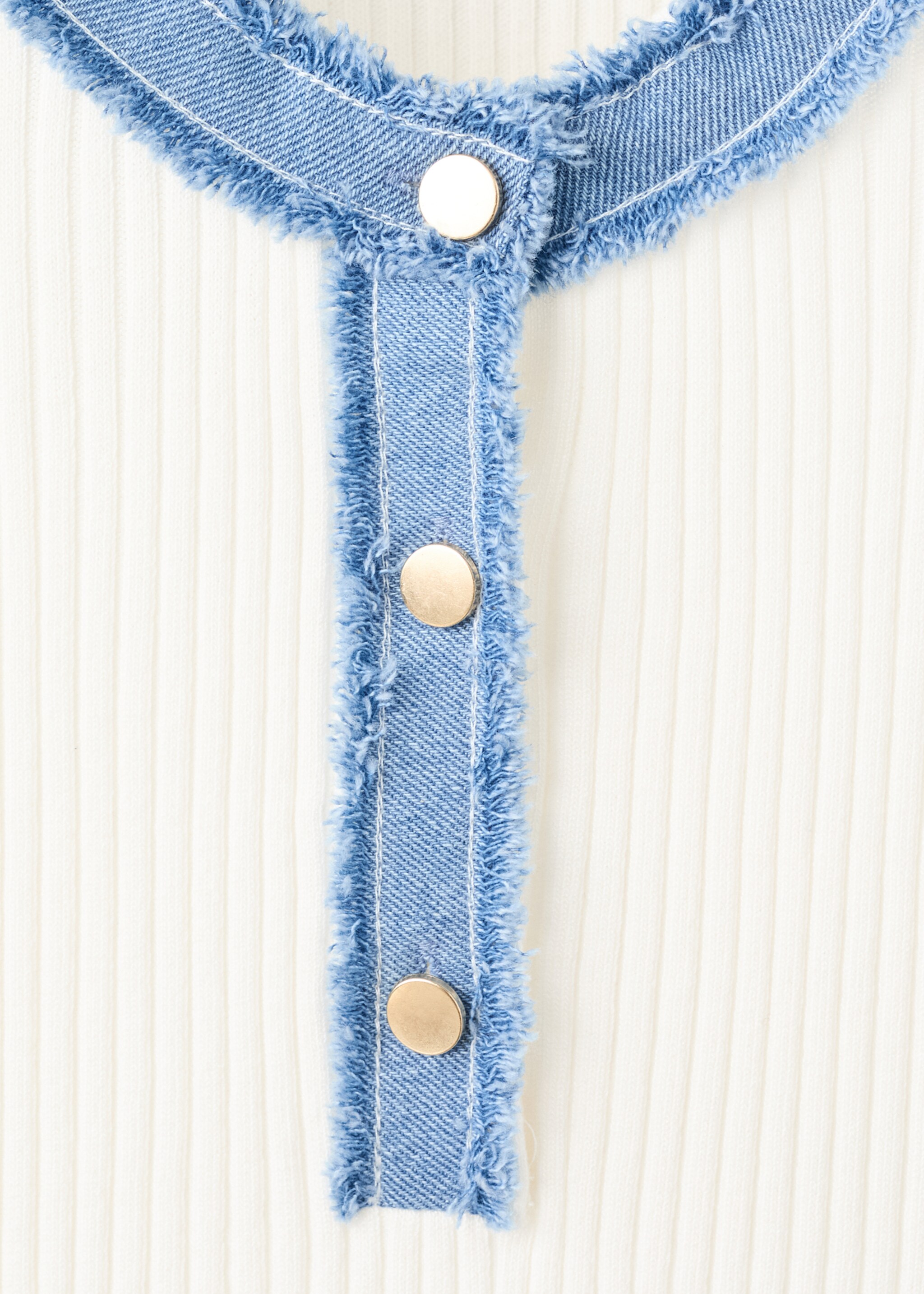 Contrast collar button jumper - Details of the article 8, Off White. Ref: 27082539-00.