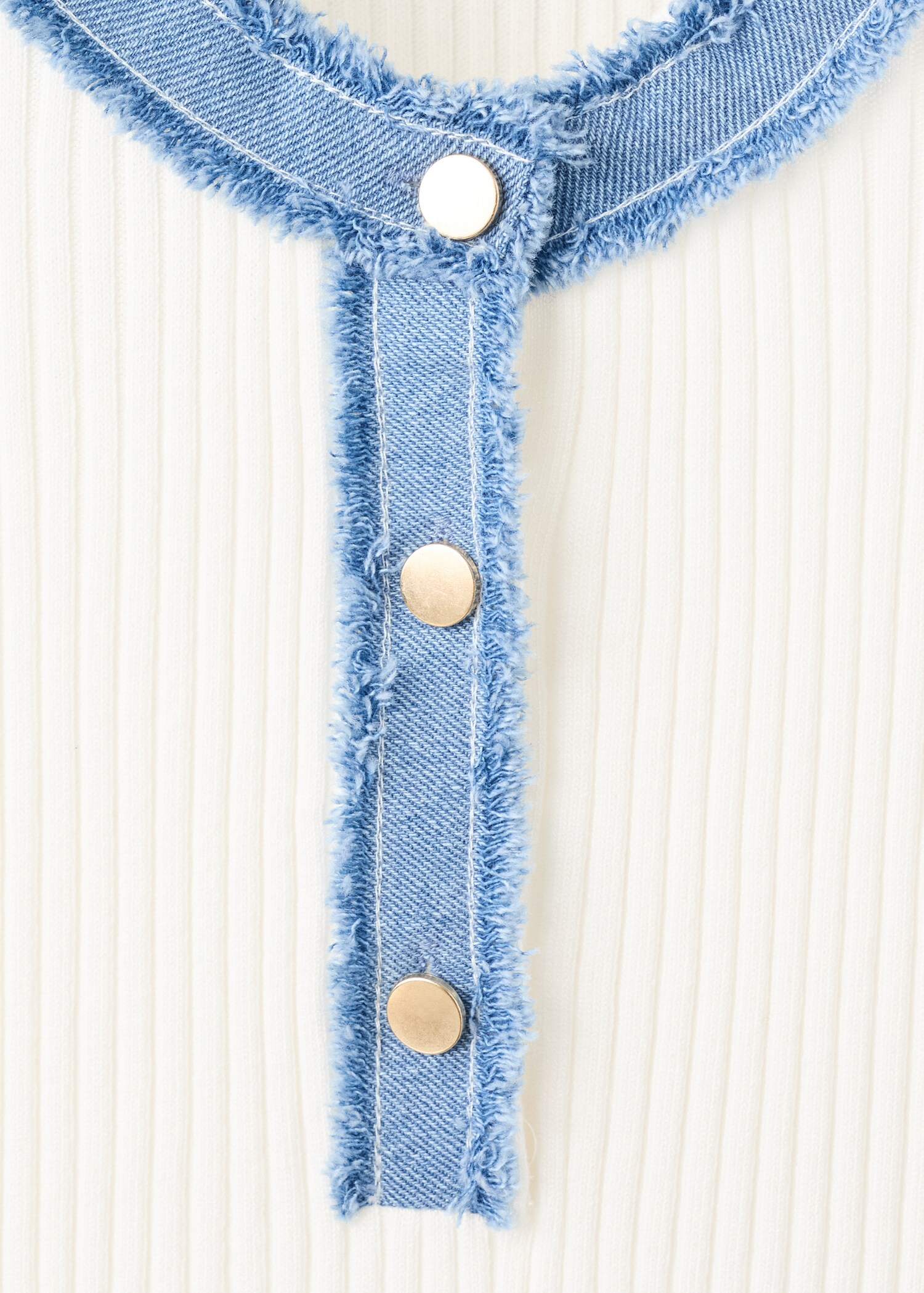 Contrast collar button jumper - Details of the article 8