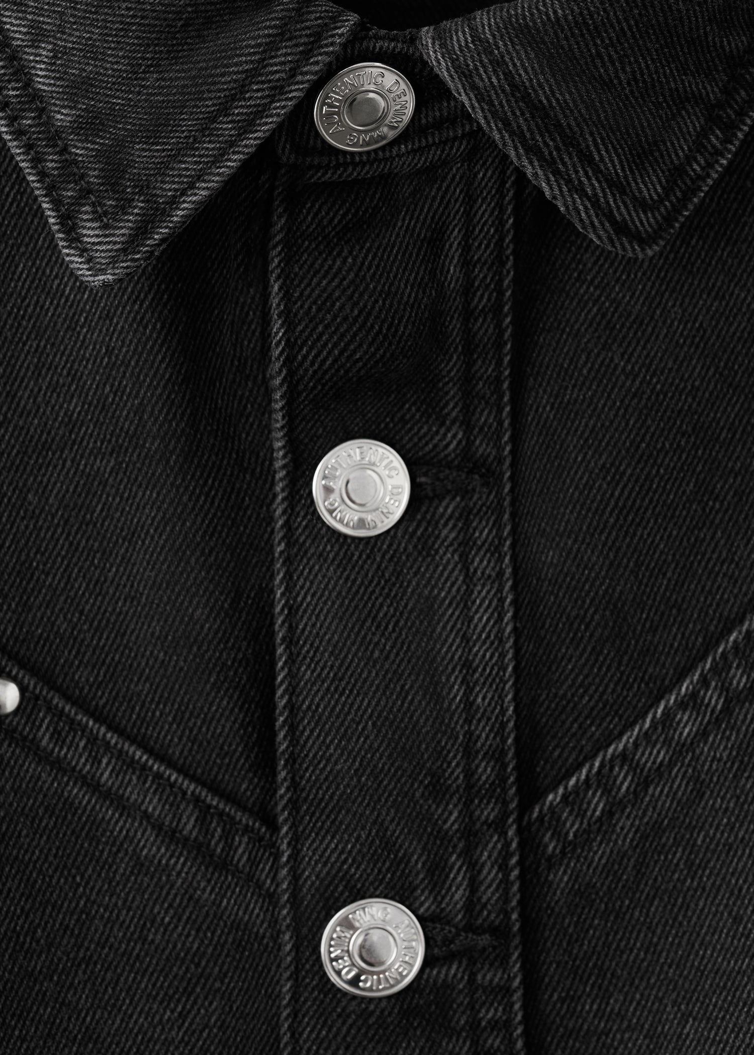 Denim shirt with studs - Details of the article 8