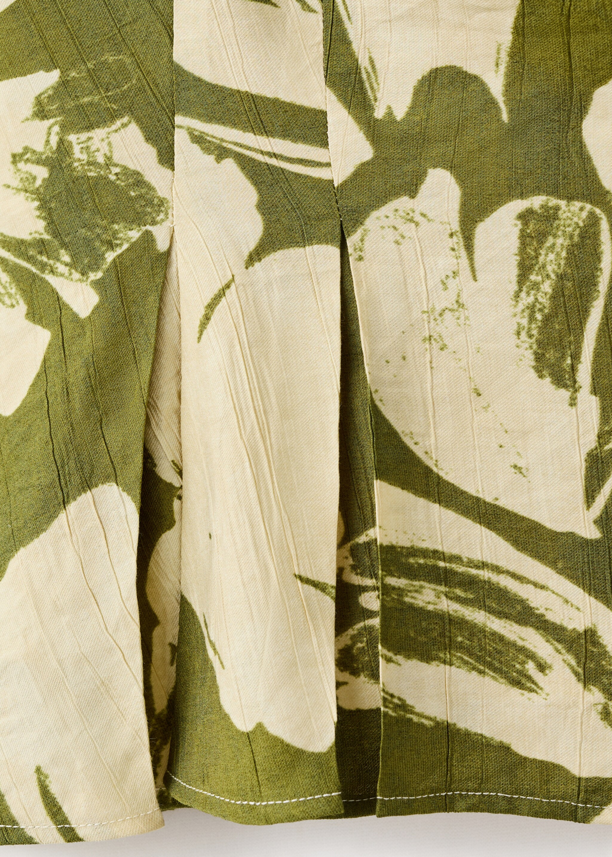 Peplum top with pleated panels - Details of the article 8, Green. Ref: 27082544-00.