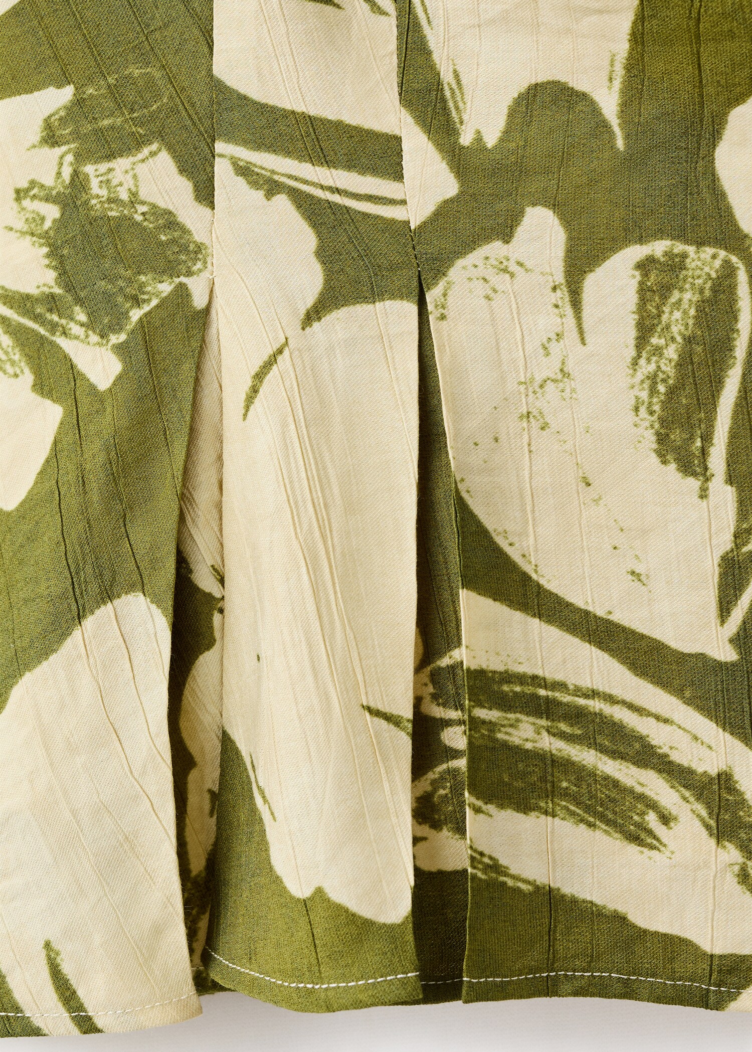 Peplum top with pleated panels - Details of the article 8