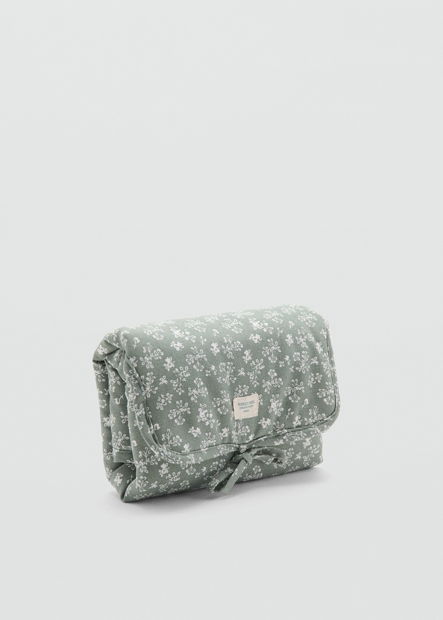 Пеленальний килимок для подорожей з квітковим принтом - Середній план