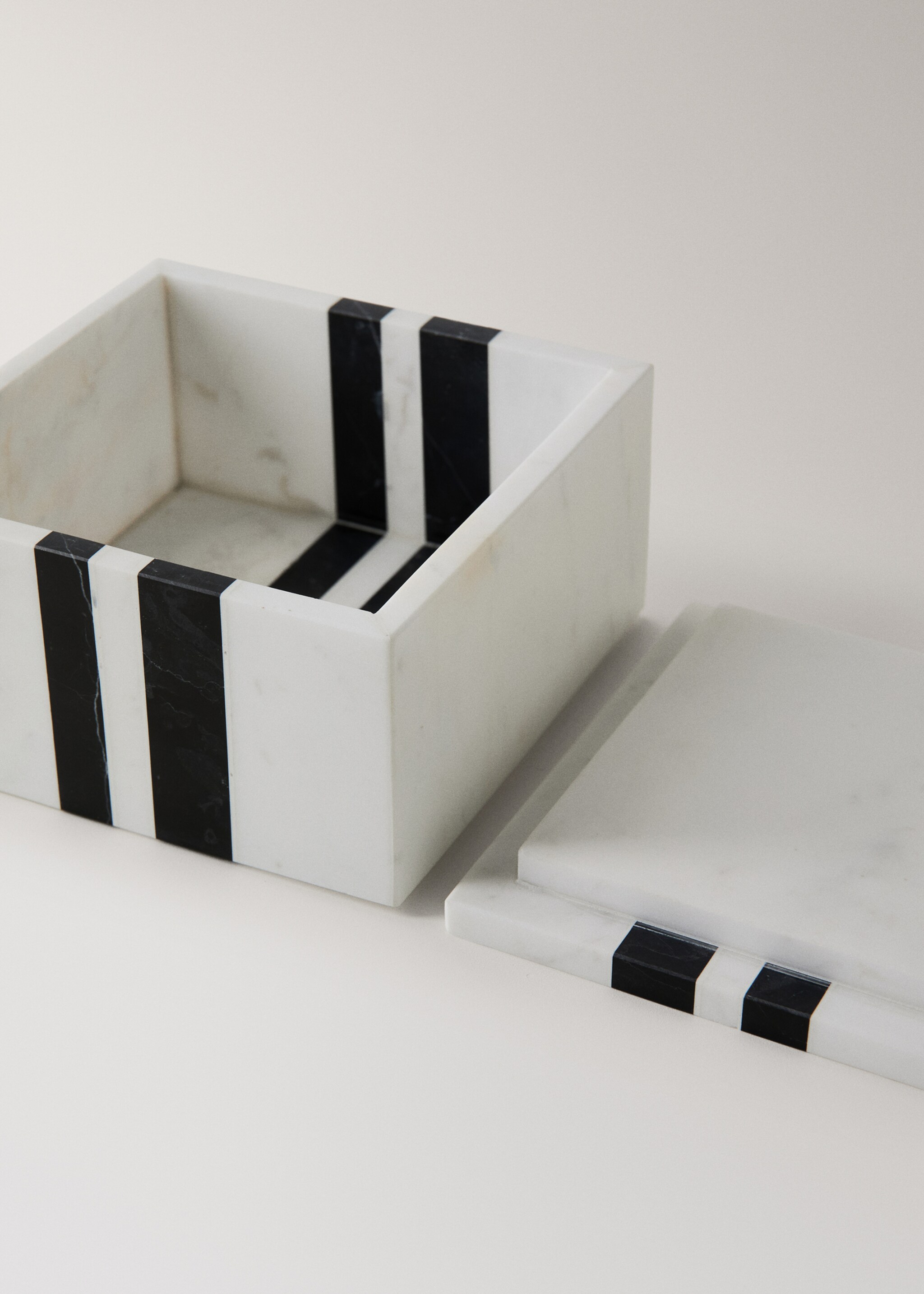 Caixa marbre ratlles - Detall de l'article 2, Blanc. Ref: 27082894-00.