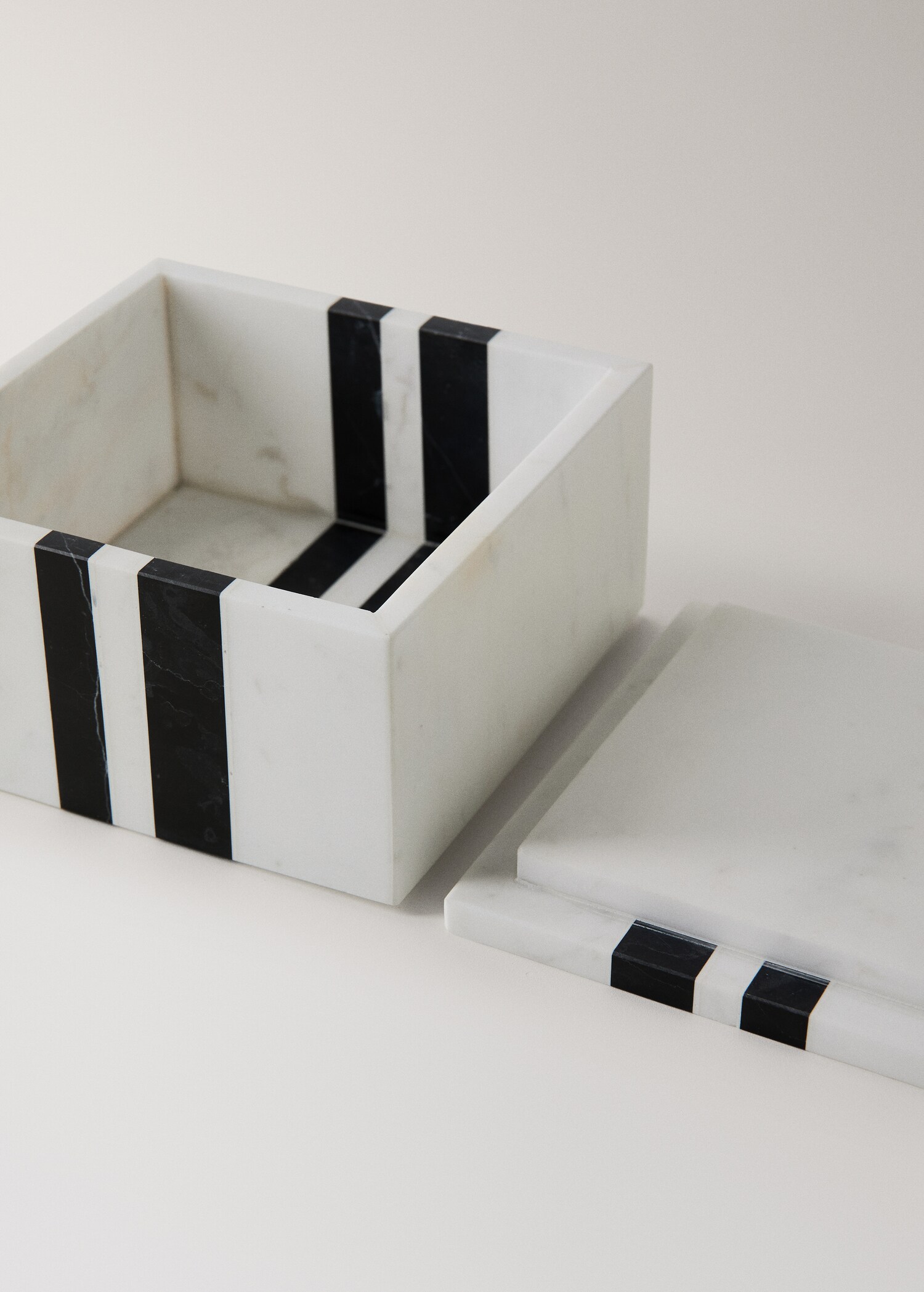 Caixa marbre ratlles - Detall de l'article 2