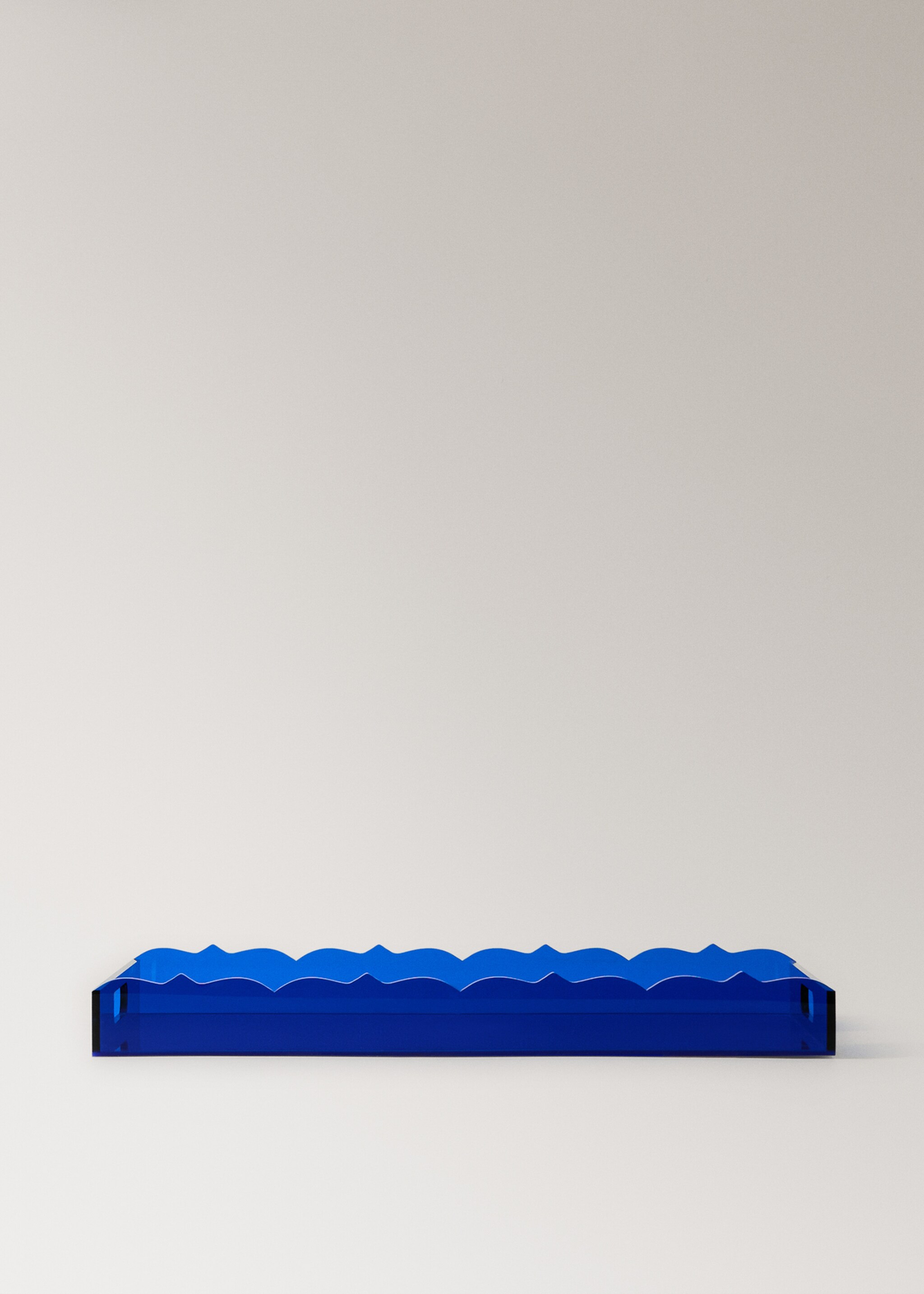 Large wavy acrylic tray in large colour - Article without model, Blue. Ref: 27082895-00.
