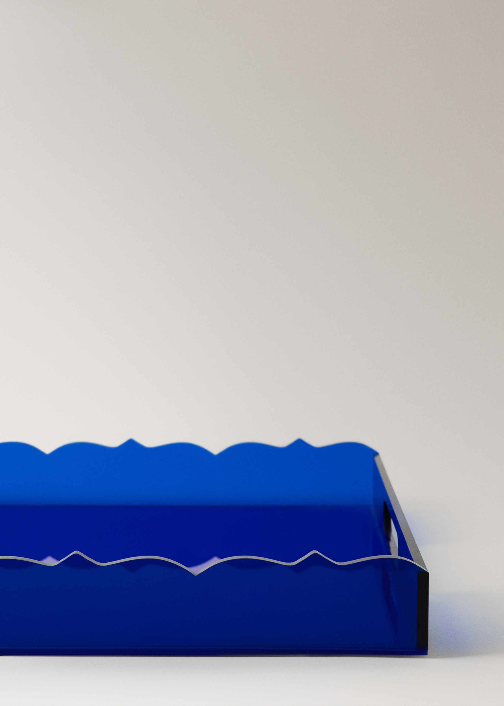 Large wavy acrylic tray in large colour - Details of the article 2, Blue. Ref: 27082895-00.