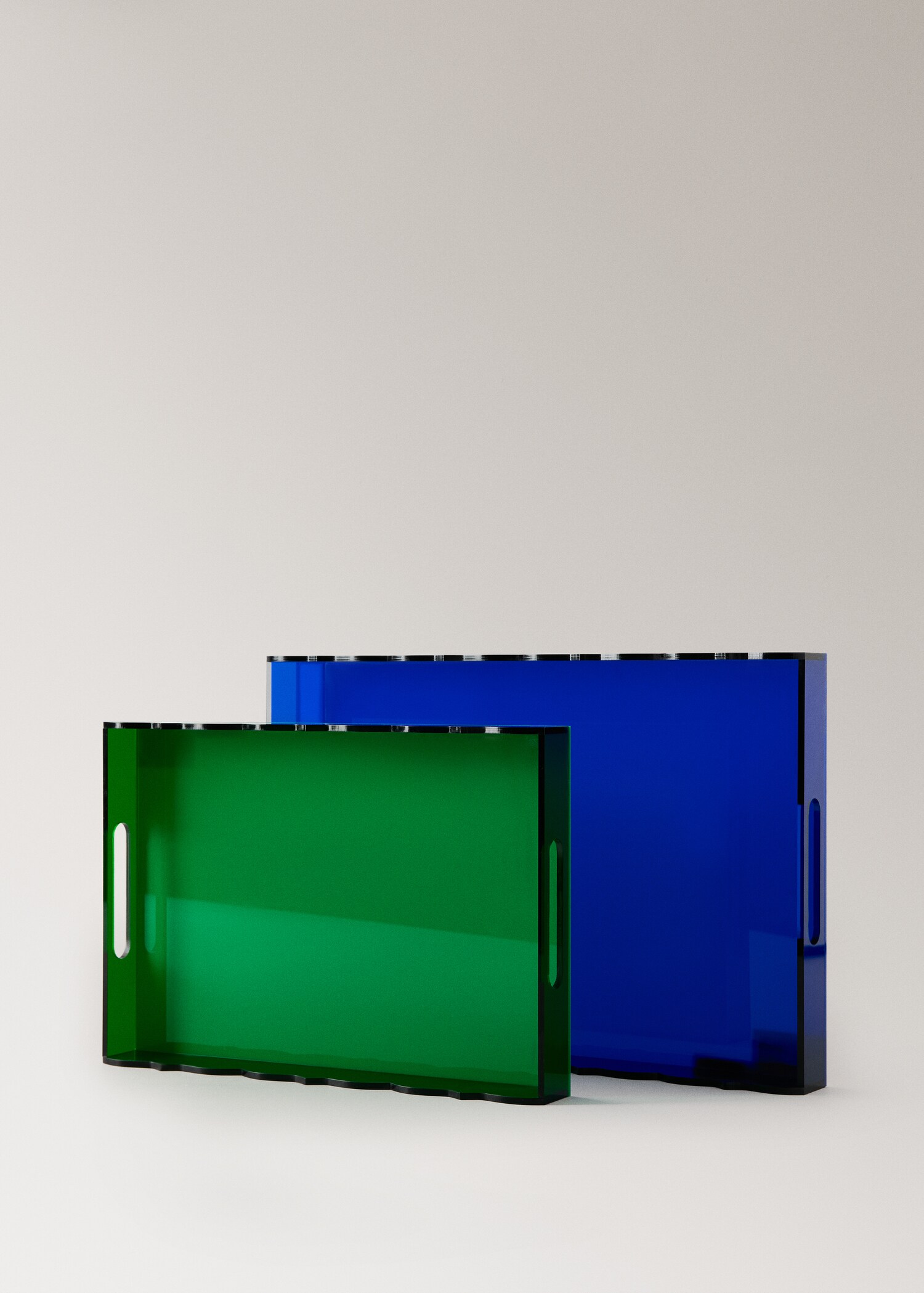 Dienblad van acryl met met golvende rand, groot - Detail van het artikel 3