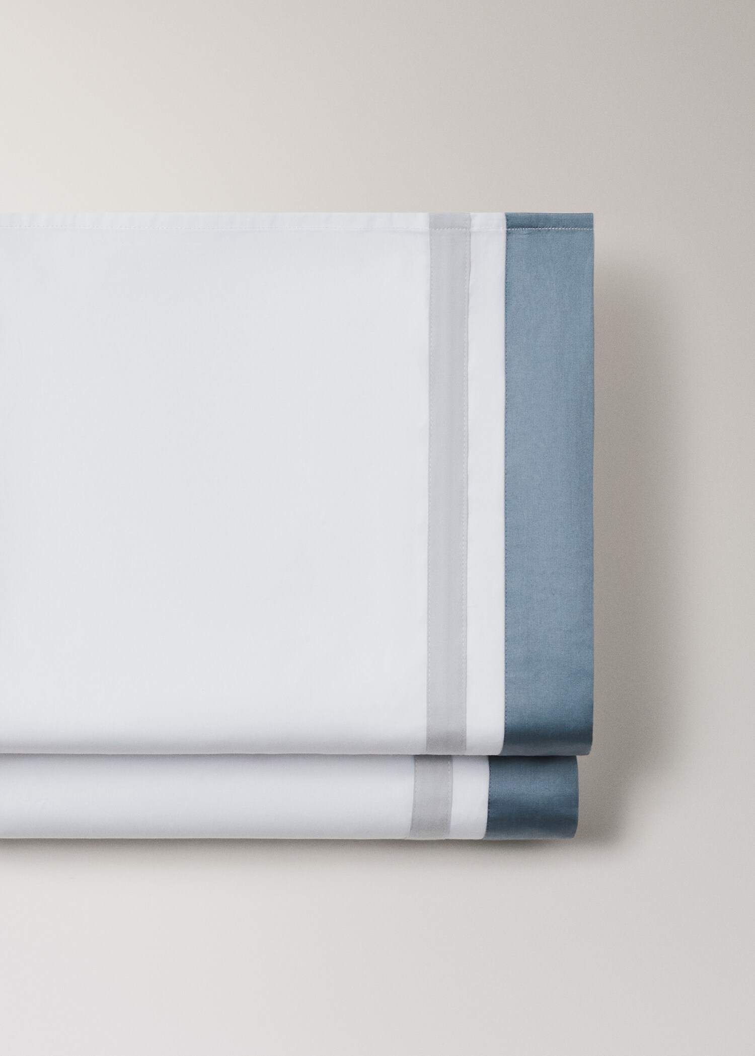 Top sheet with contrast satin ribbon for a 90 cm bed - Details of the article 3