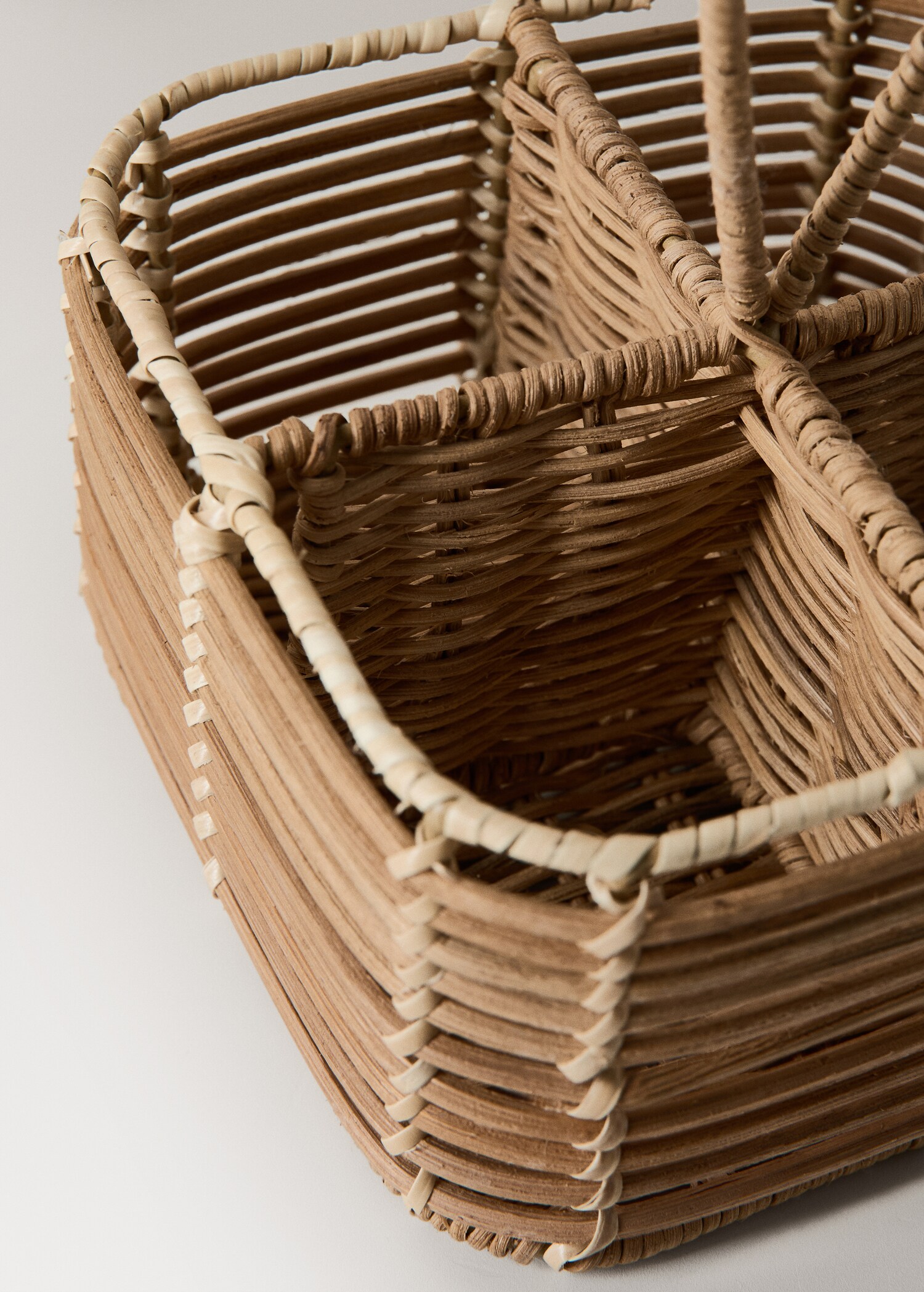 Rattan Cutlery Holder - Details of the article 2