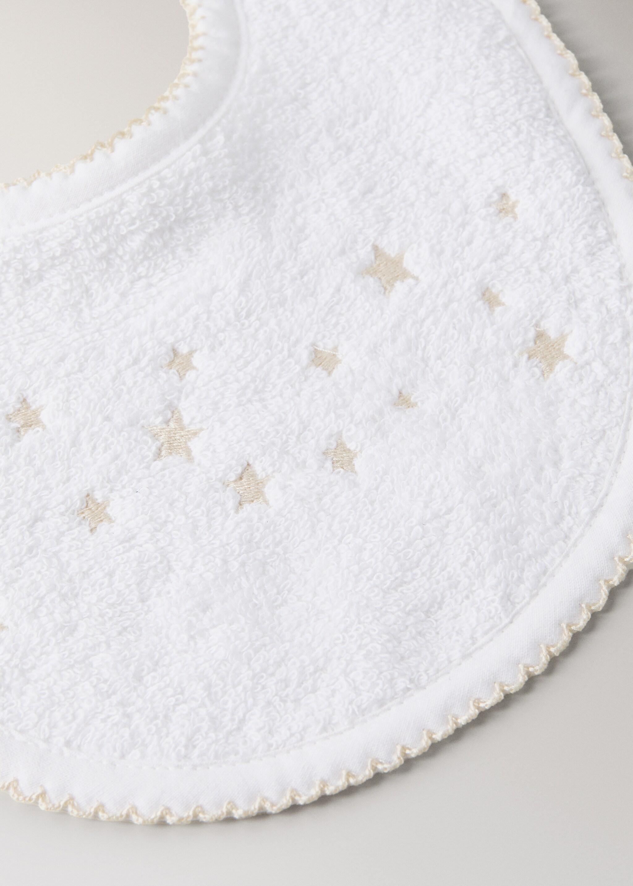 Embroidered cotton bib with stars - Details of the article 1, White. Ref: 27082925-00.