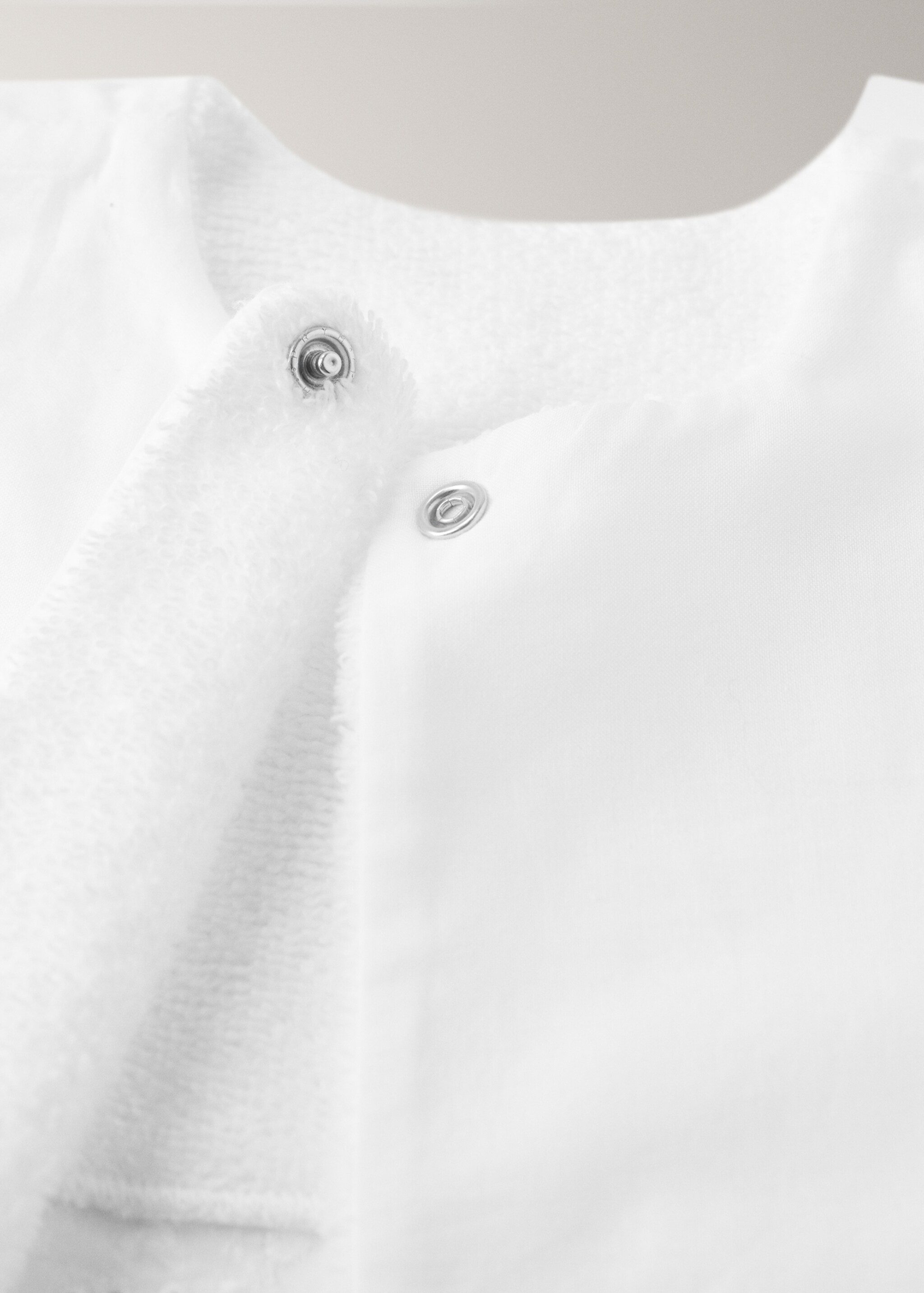 Terry bib with lace trim - Details of the article 2, White. Ref: 27082926-00.