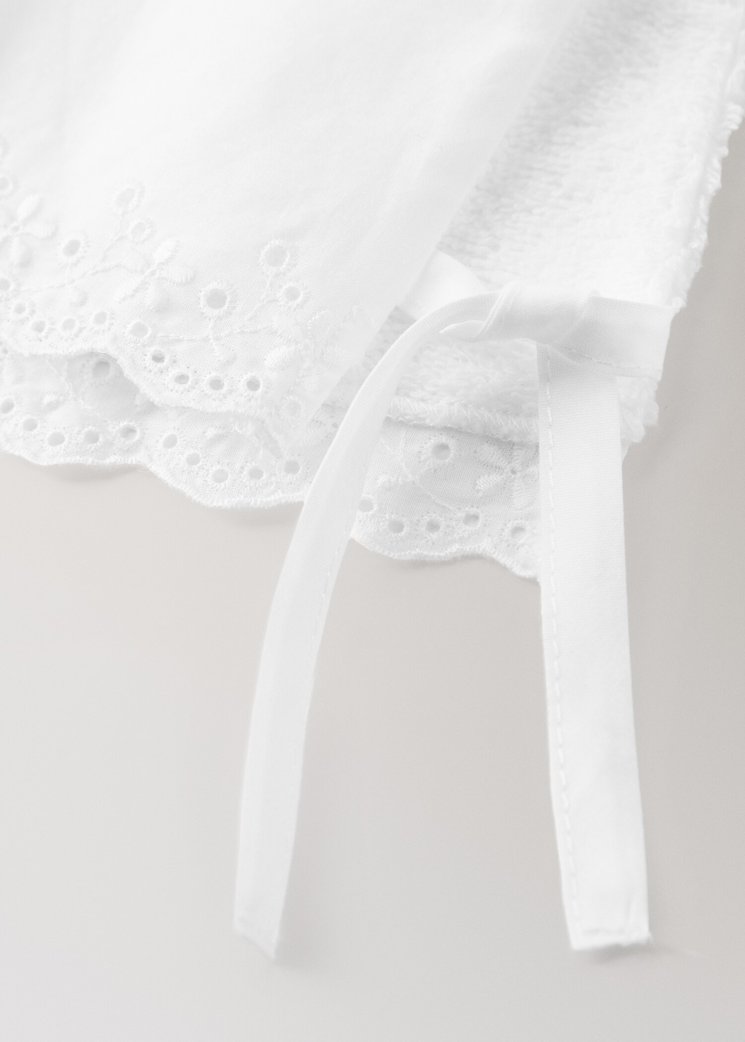 Terry bib with lace trim - Details of the article 3