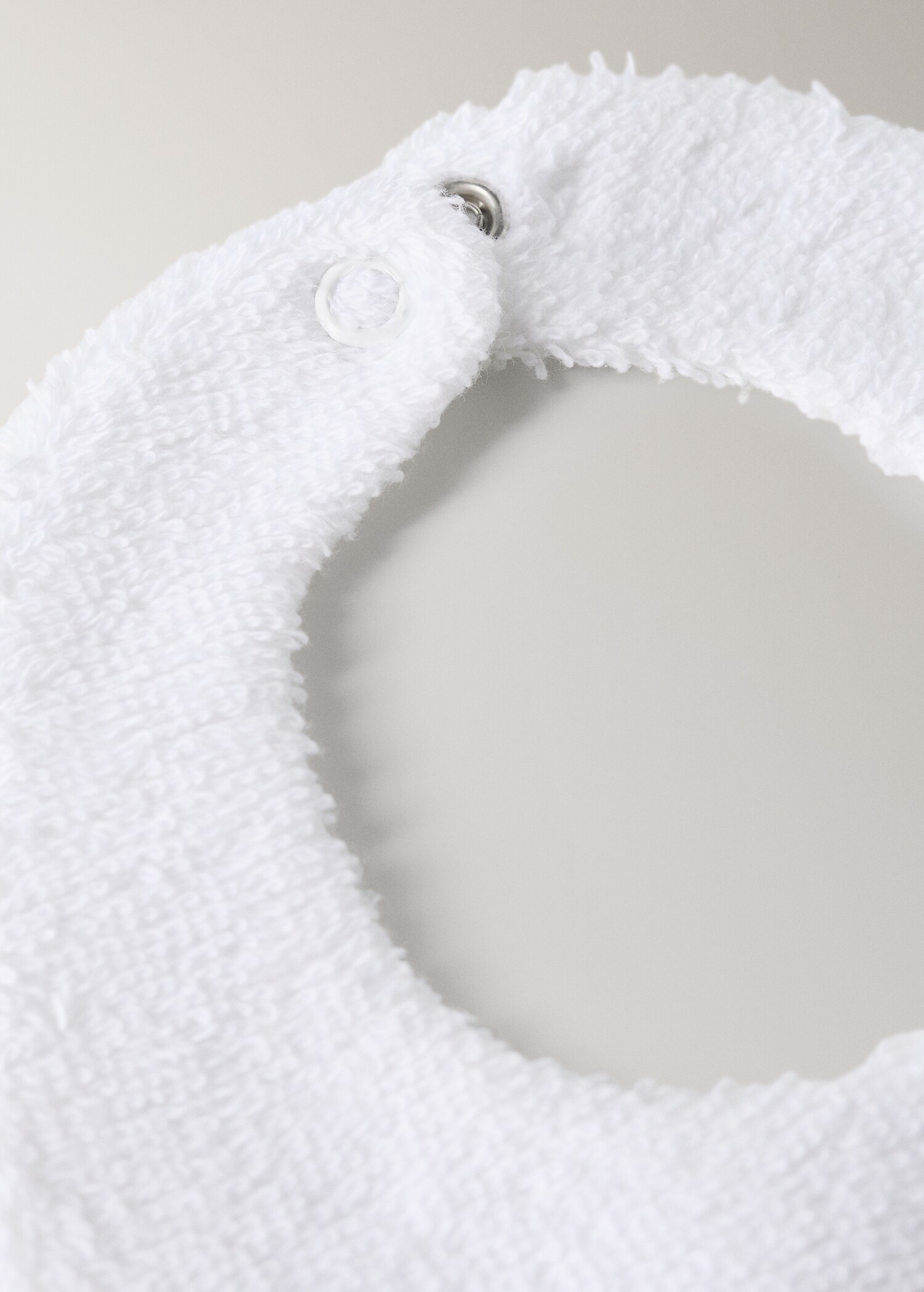 Embroidered cotton flower bib - Details of the article 2