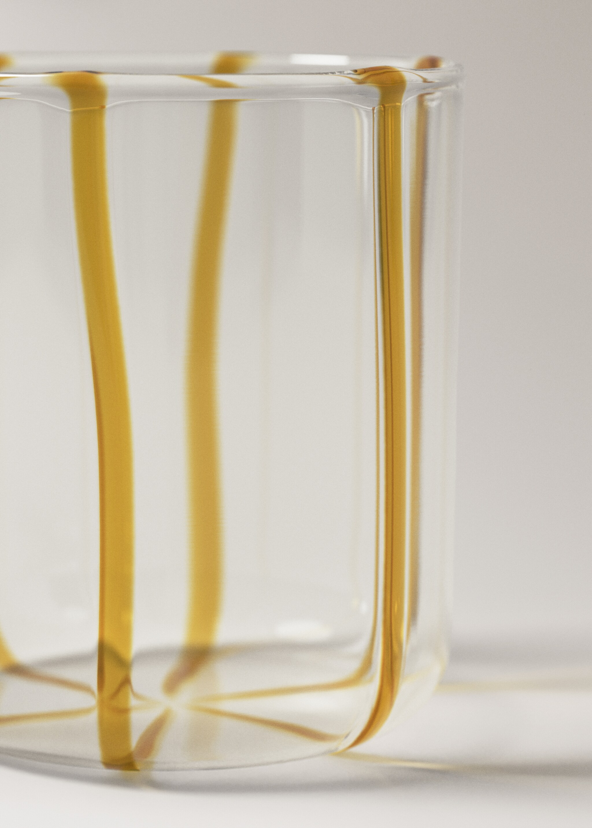 Glas van borosilicaatglas met onregelmatige strepen - Detail van het artikel 2, Geel. Ref: 27082930-00.