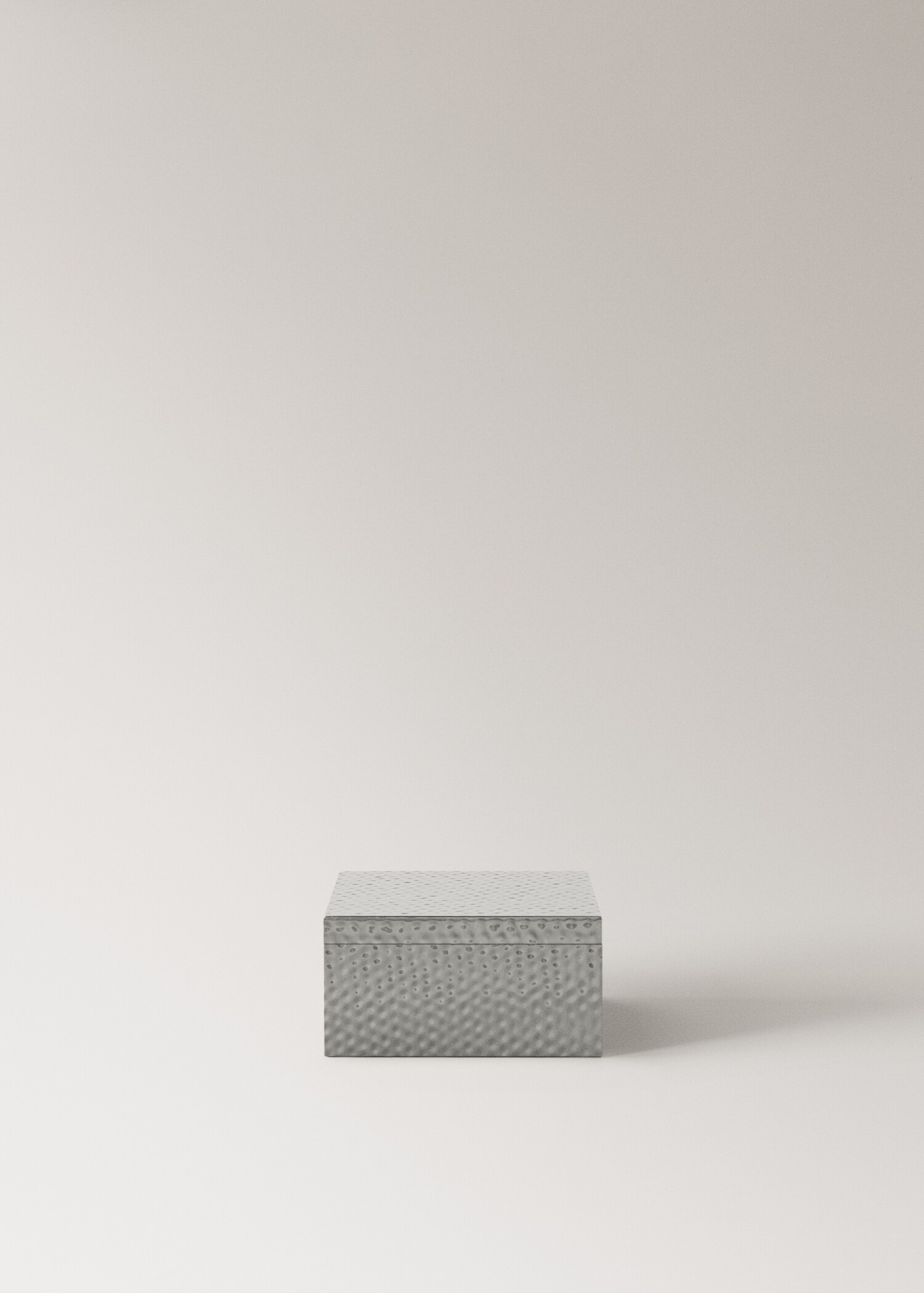 Petite boîte métal en métal martelé - Article sans modèle