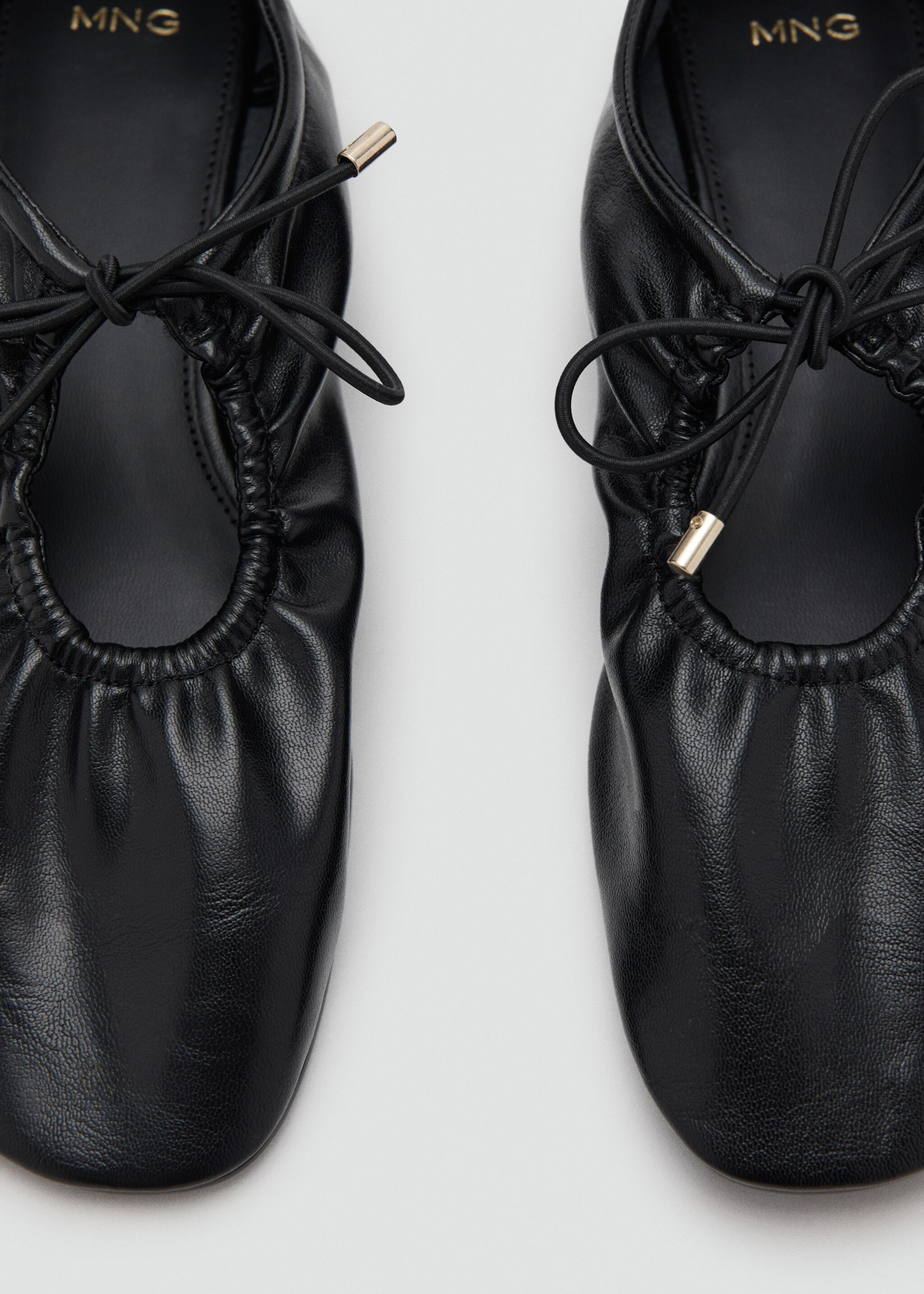 Ruffled bow shoe - Details of the article 2, Black. Ref: 27083268-00.