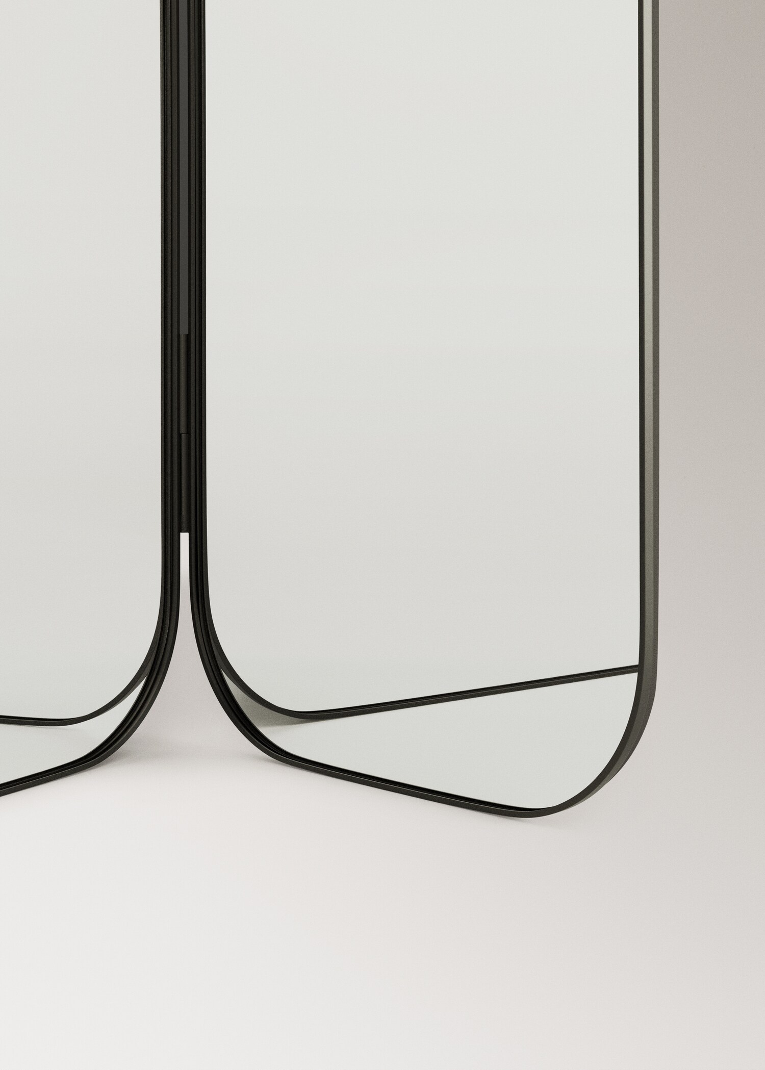 Triptych mirror - Details of the article 1