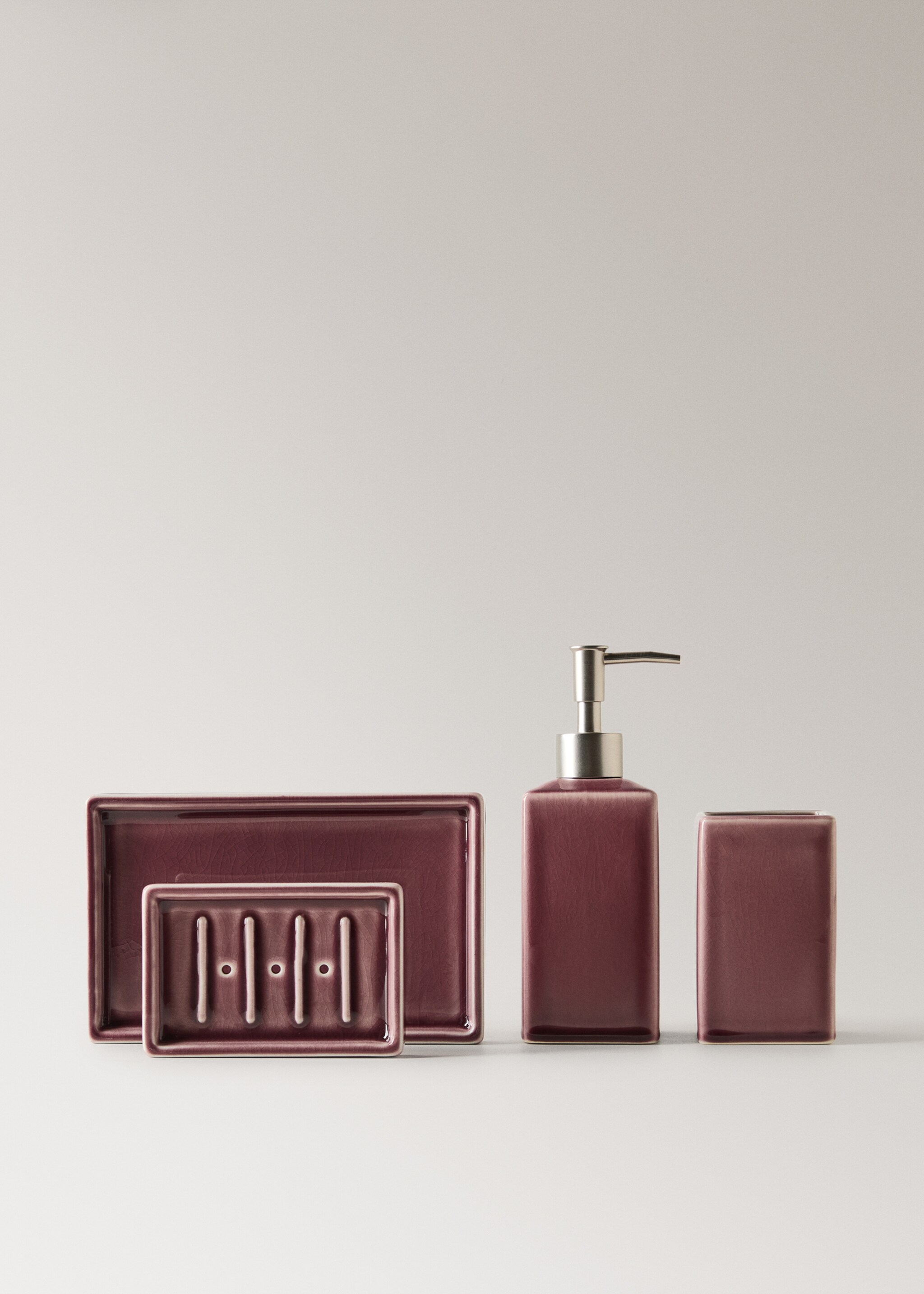 Crackled ceramic soap dispenser - Details of the article 3, Cherry. Ref: 27083283-00.