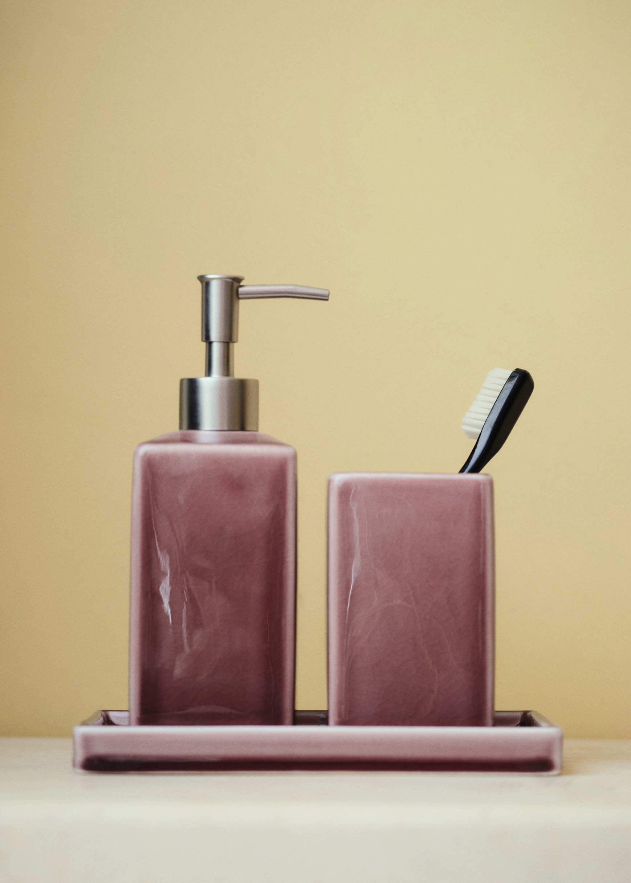 Crackled ceramic soap dispenser - Details of the article 6, Cherry. Ref: 27083283-00.