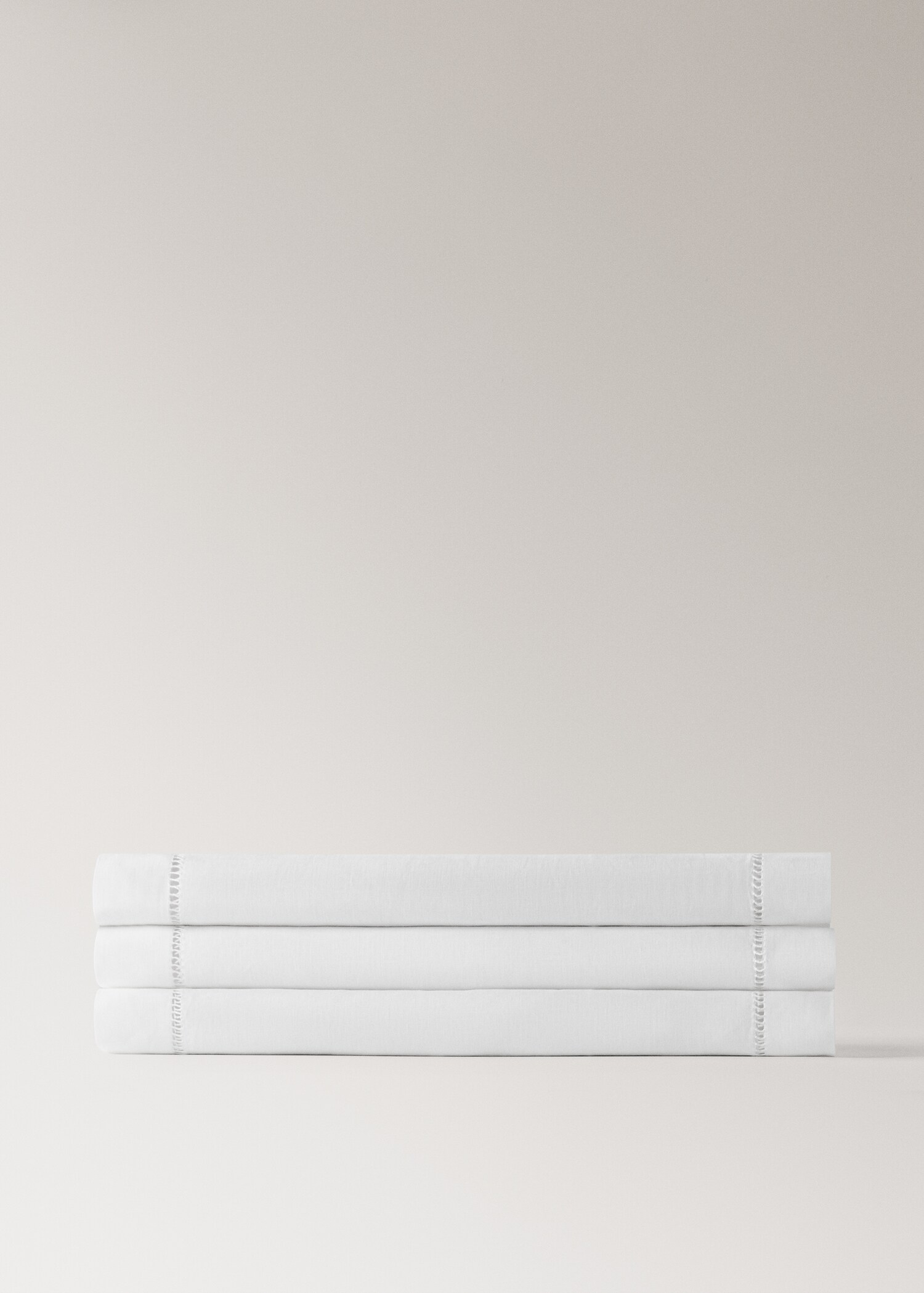 Лляна доріжка на стіл з вишитою мережкою - Детальніше про товар 2