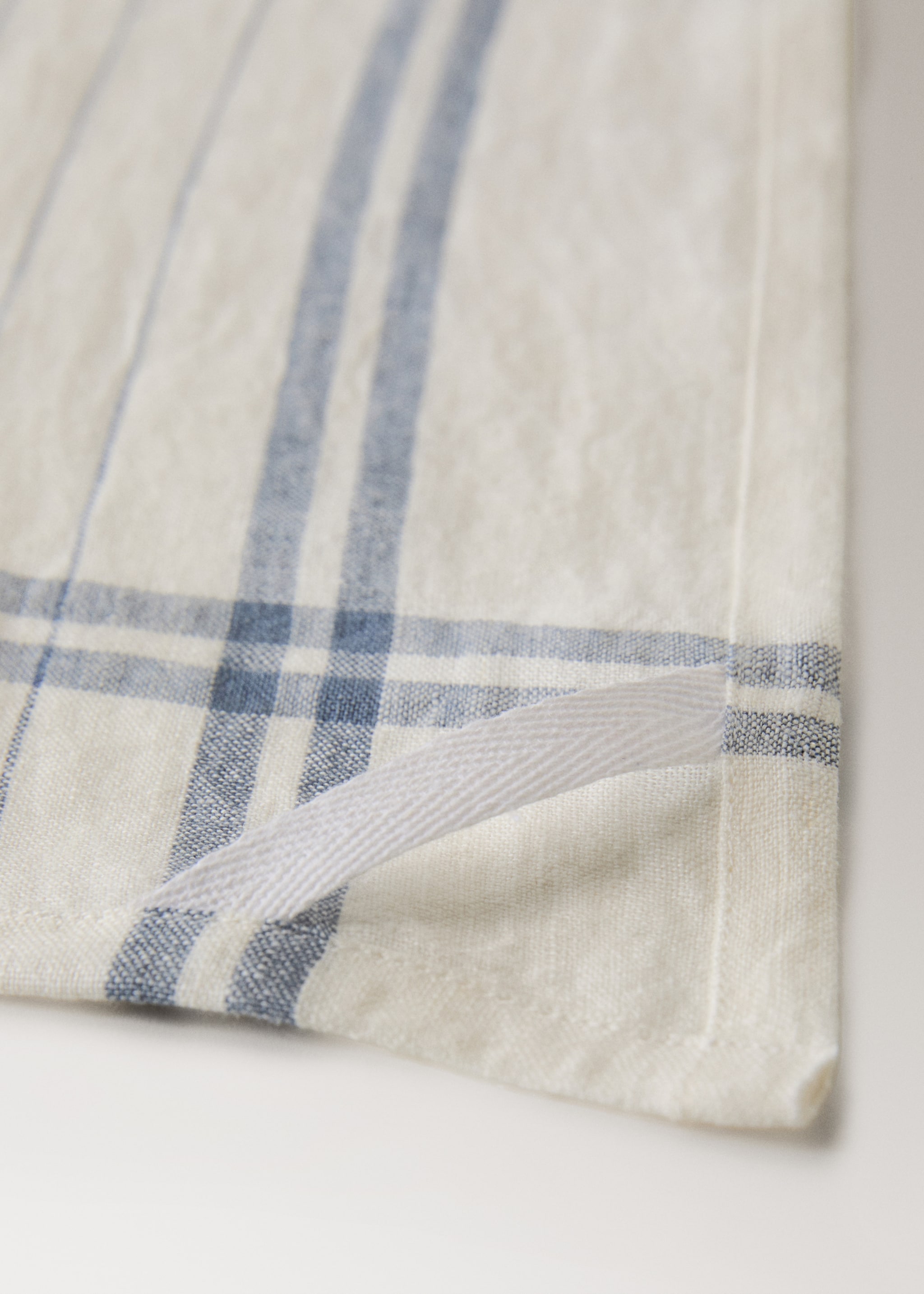 100% linen kitchen towel with stripe design - Details of the article 2, White. Ref: 27083288-00.