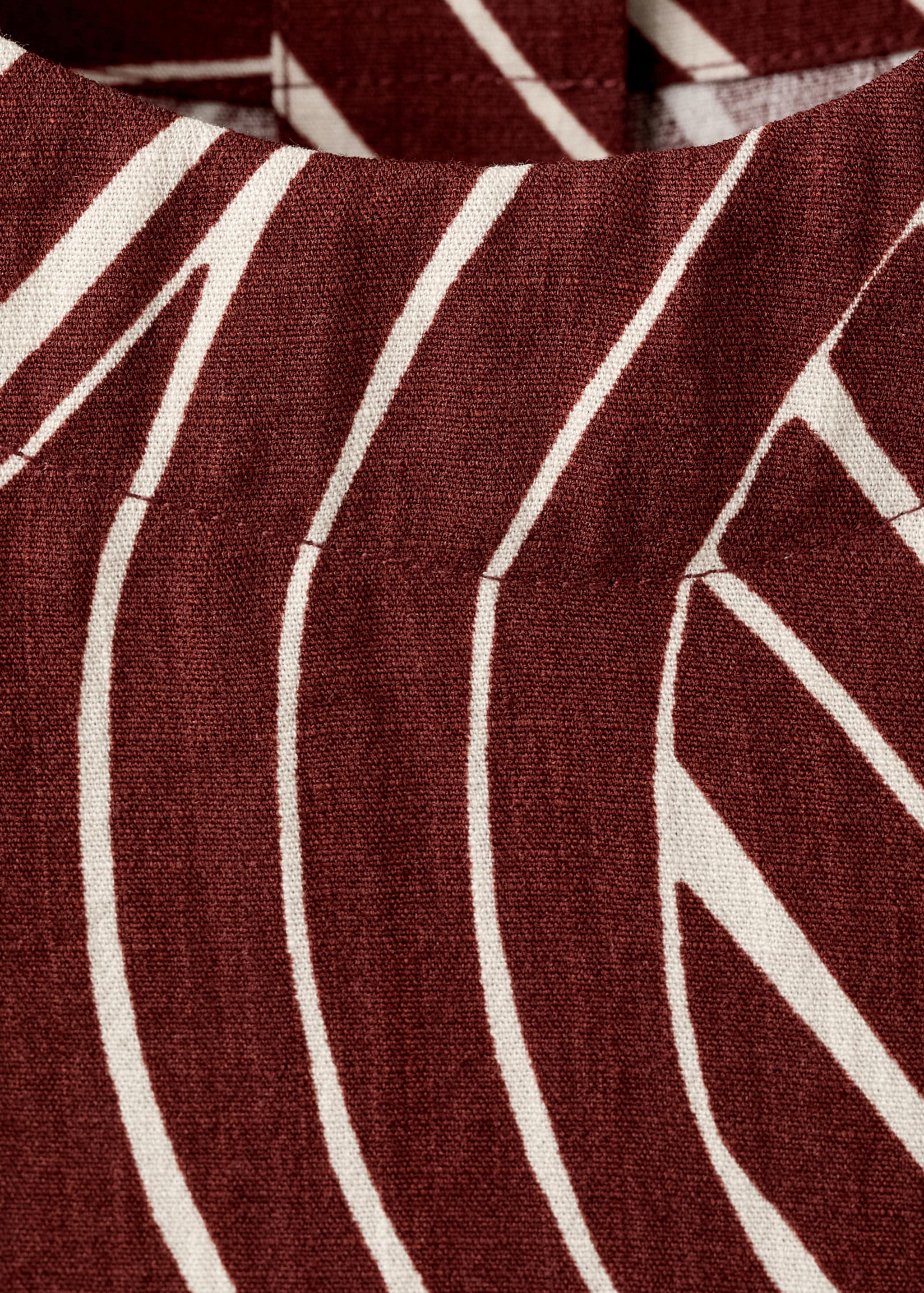 Geometric print top - Details of the article 0, Maroon. Ref: 27083290-00.