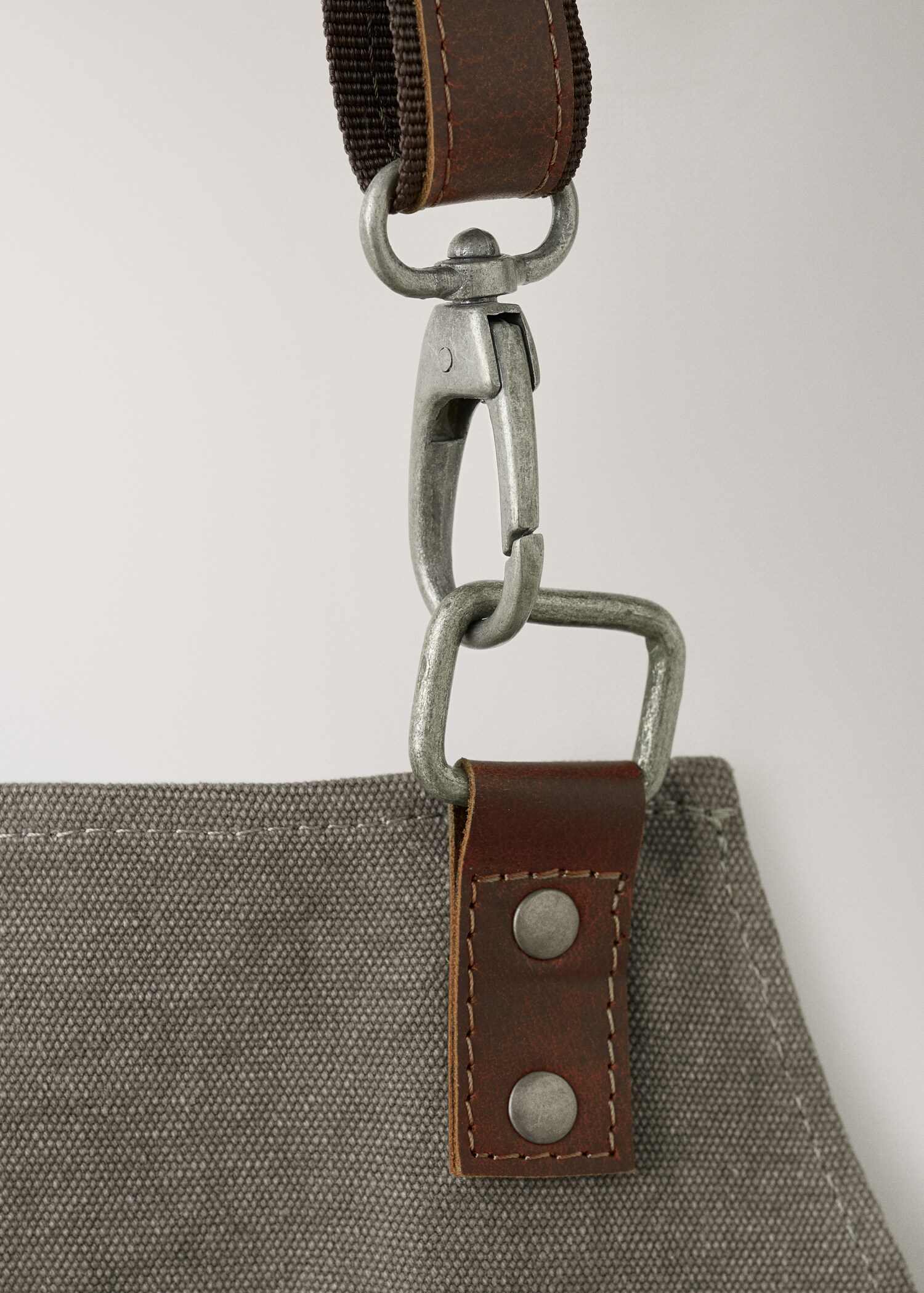 Leather detail apron - Details of the article 2