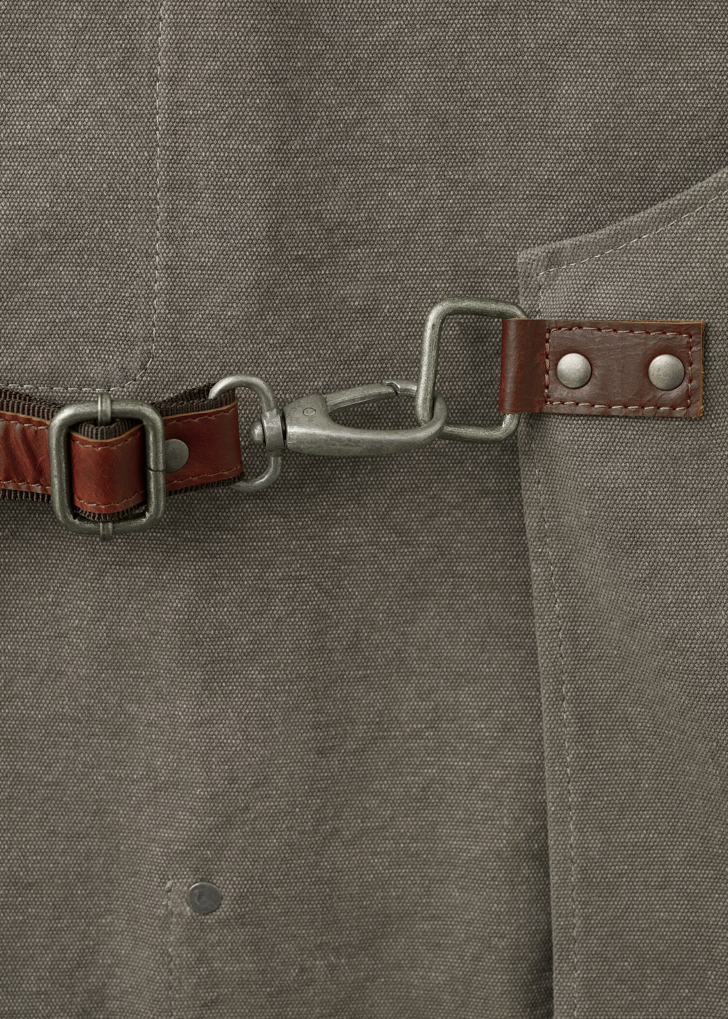 Leather detail apron - Details of the article 3