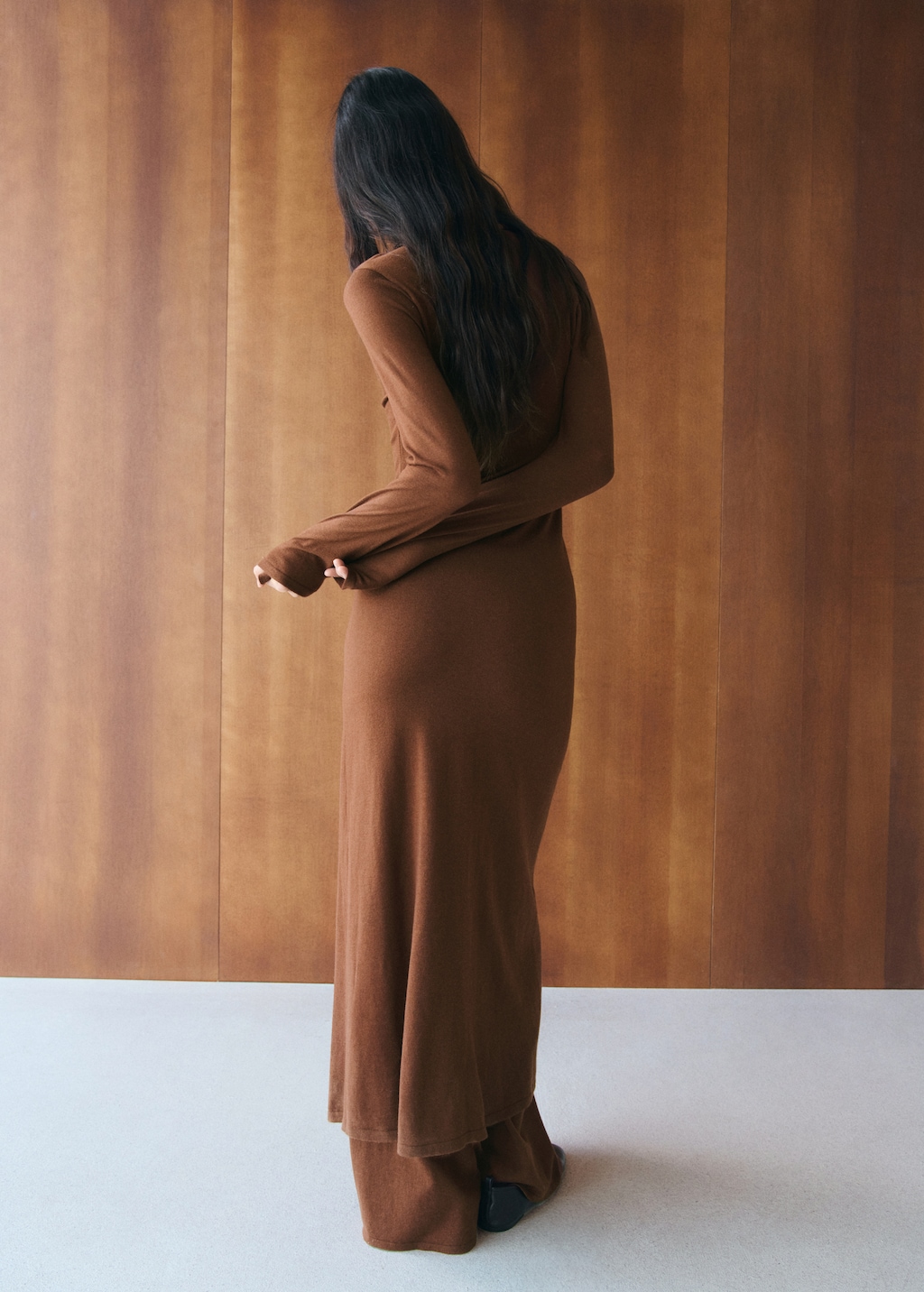 Knitted dress with bell sleeves - image 3