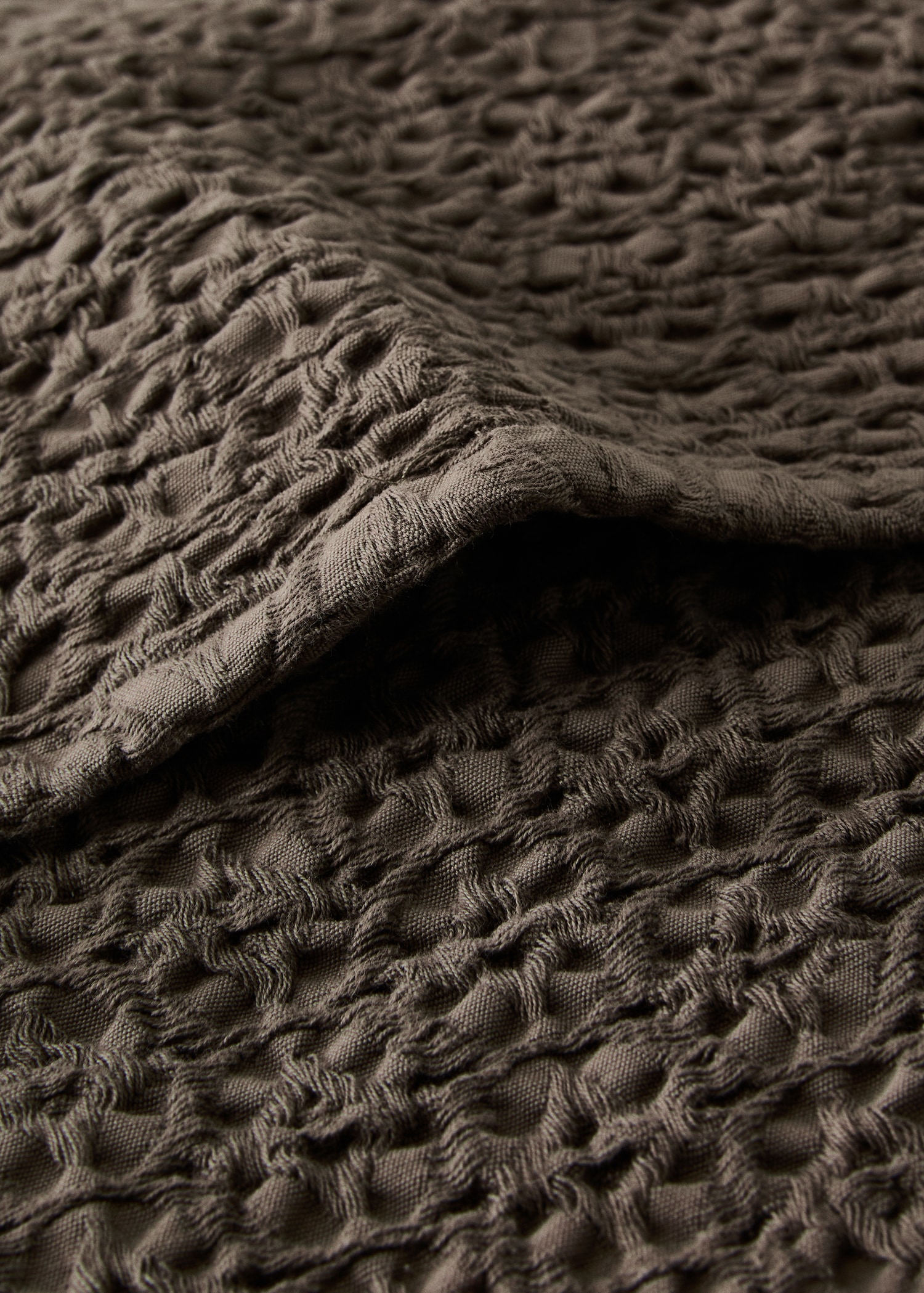 Waffle garment-dyed cotton cushion cover 50x50 cm - Details of the article 2