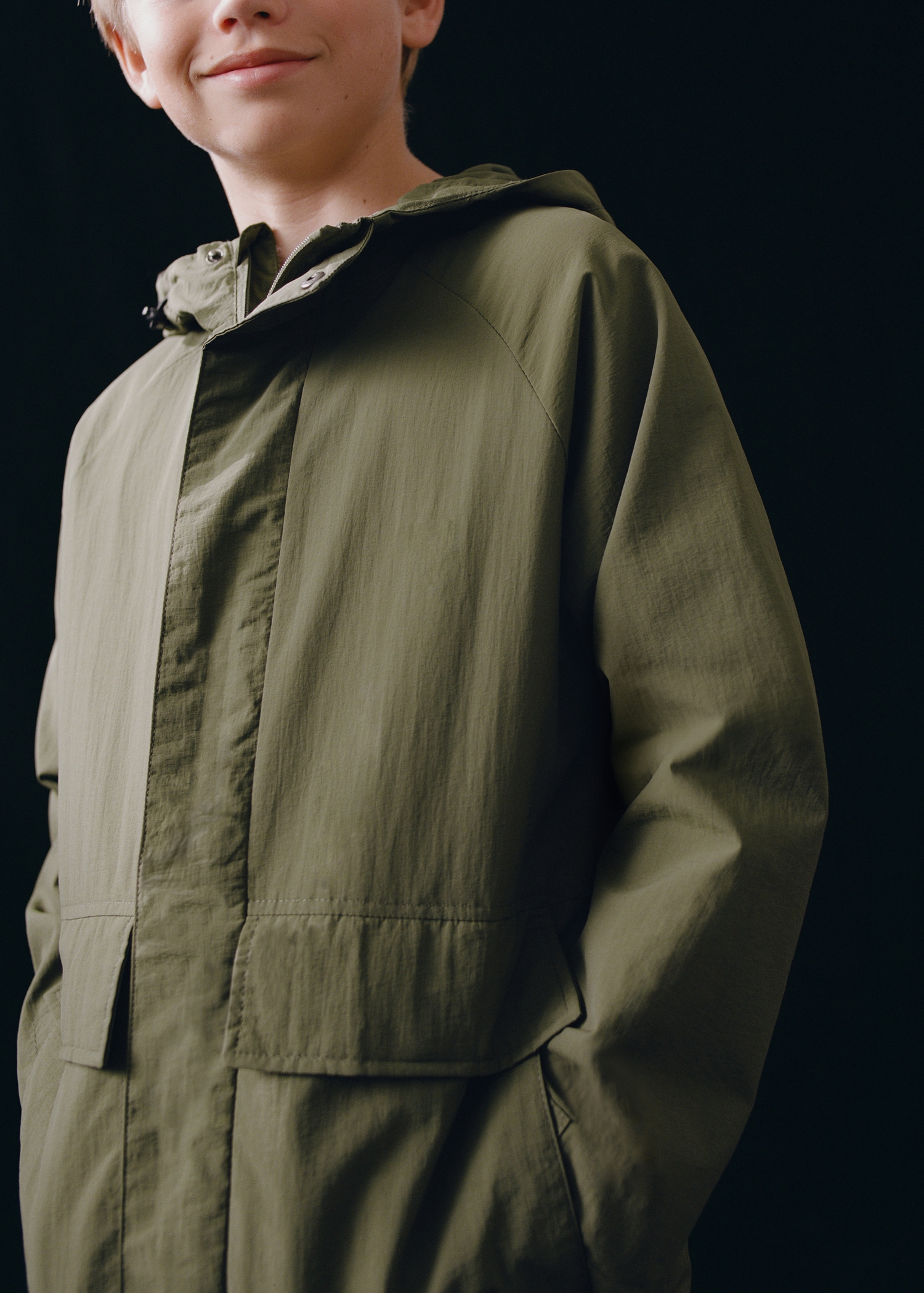 Hooded water-repellent parka - Details of the article 6