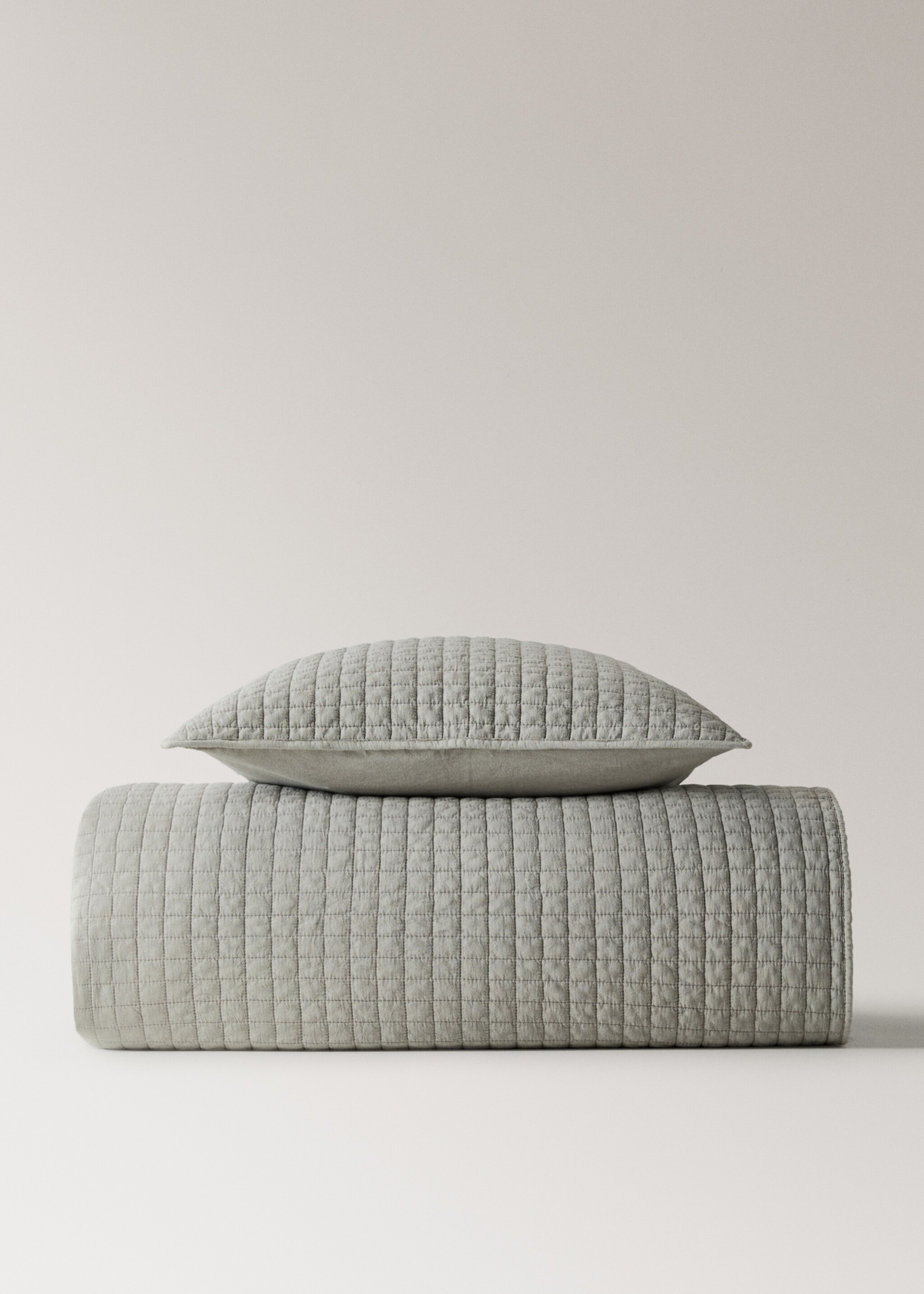 Garment-dyed cotton quilt squares Bed 130/140 cm - Details of the article 3, Light/Pastel Grey. Ref: 27083307-00.