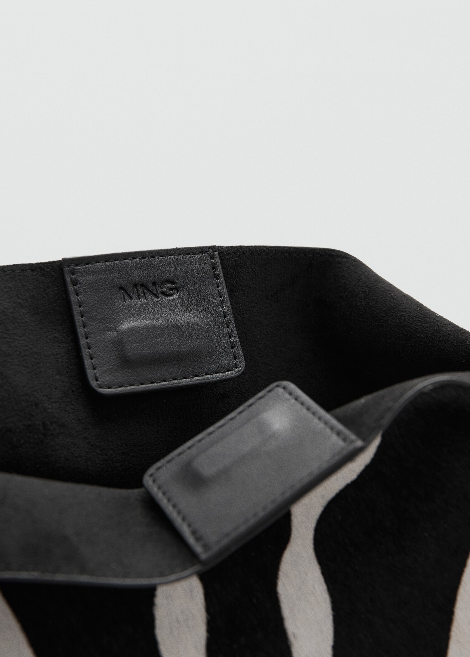 Leather fur tote bag - Details of the article 1