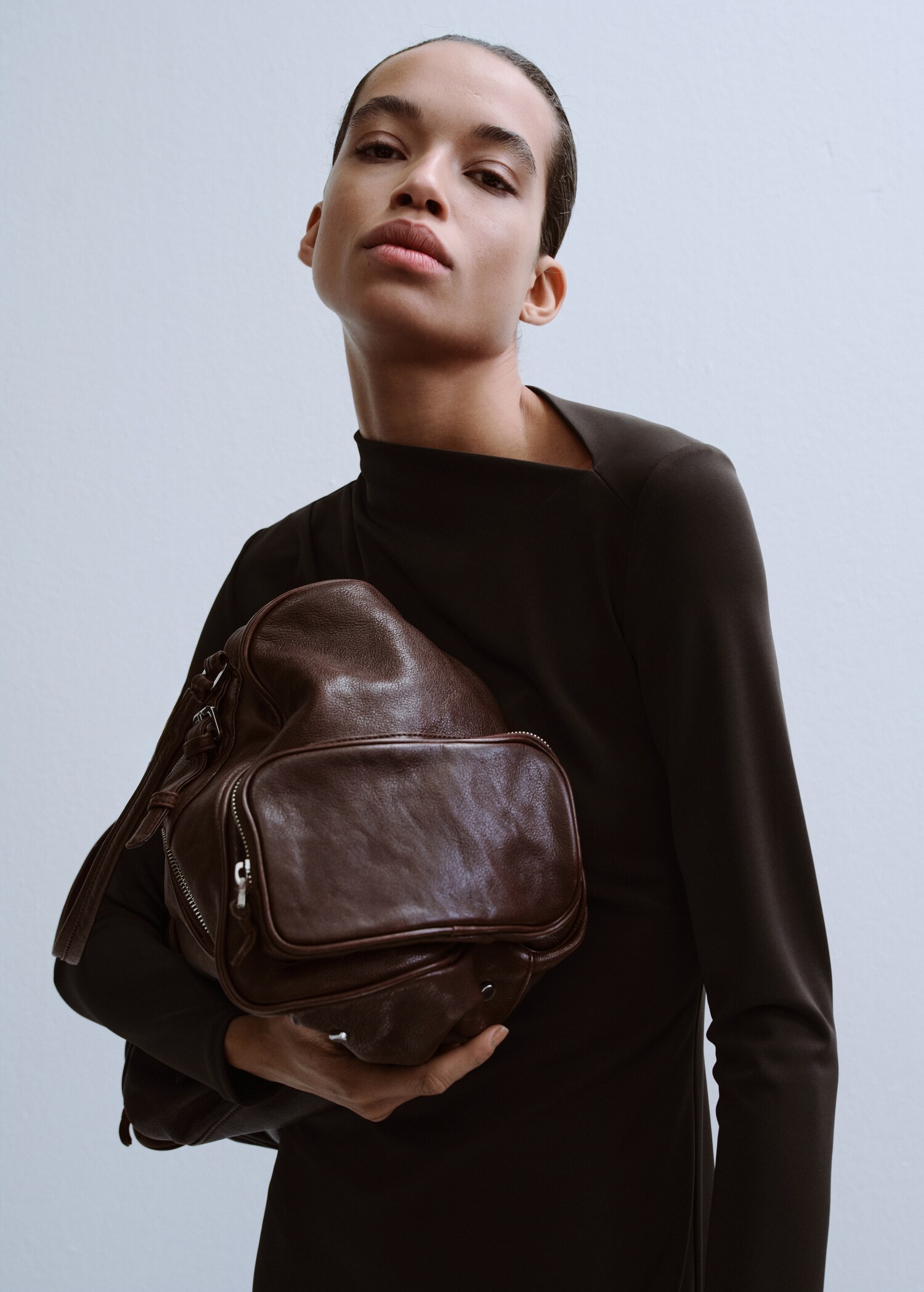 Kleid mit U-Boot-Ausschnitt und Raffungen - Detail des Artikels 1