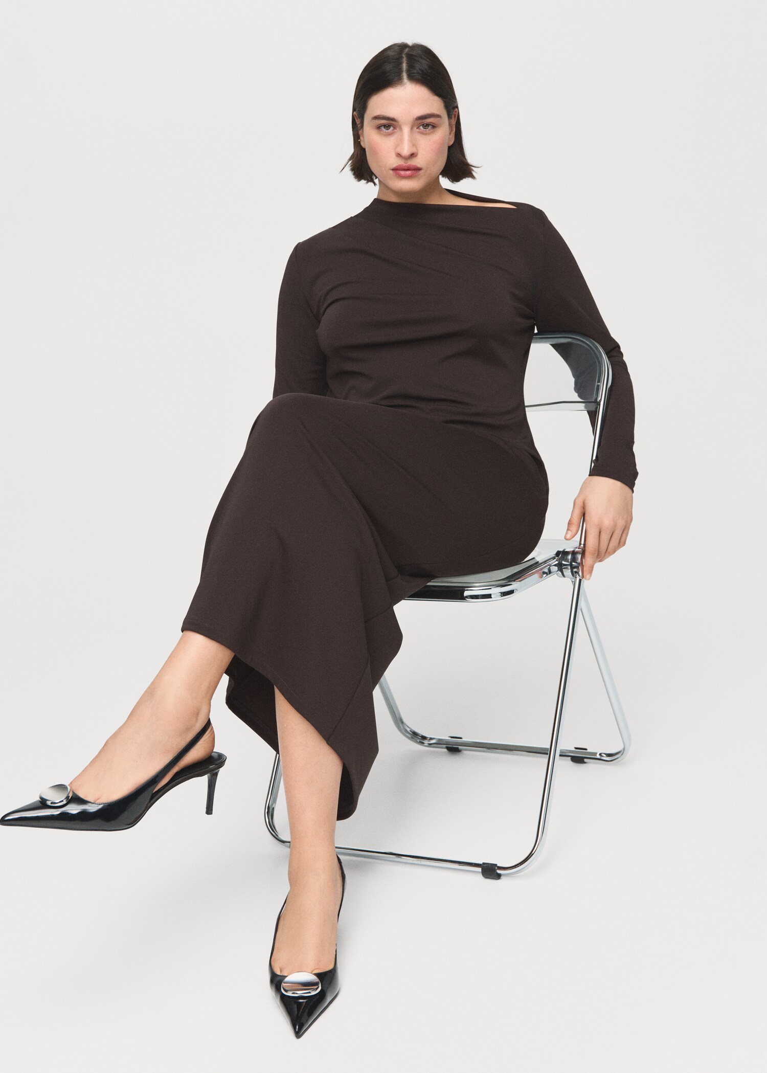 Kleid mit U-Boot-Ausschnitt und Raffungen - Detail des Artikels 4