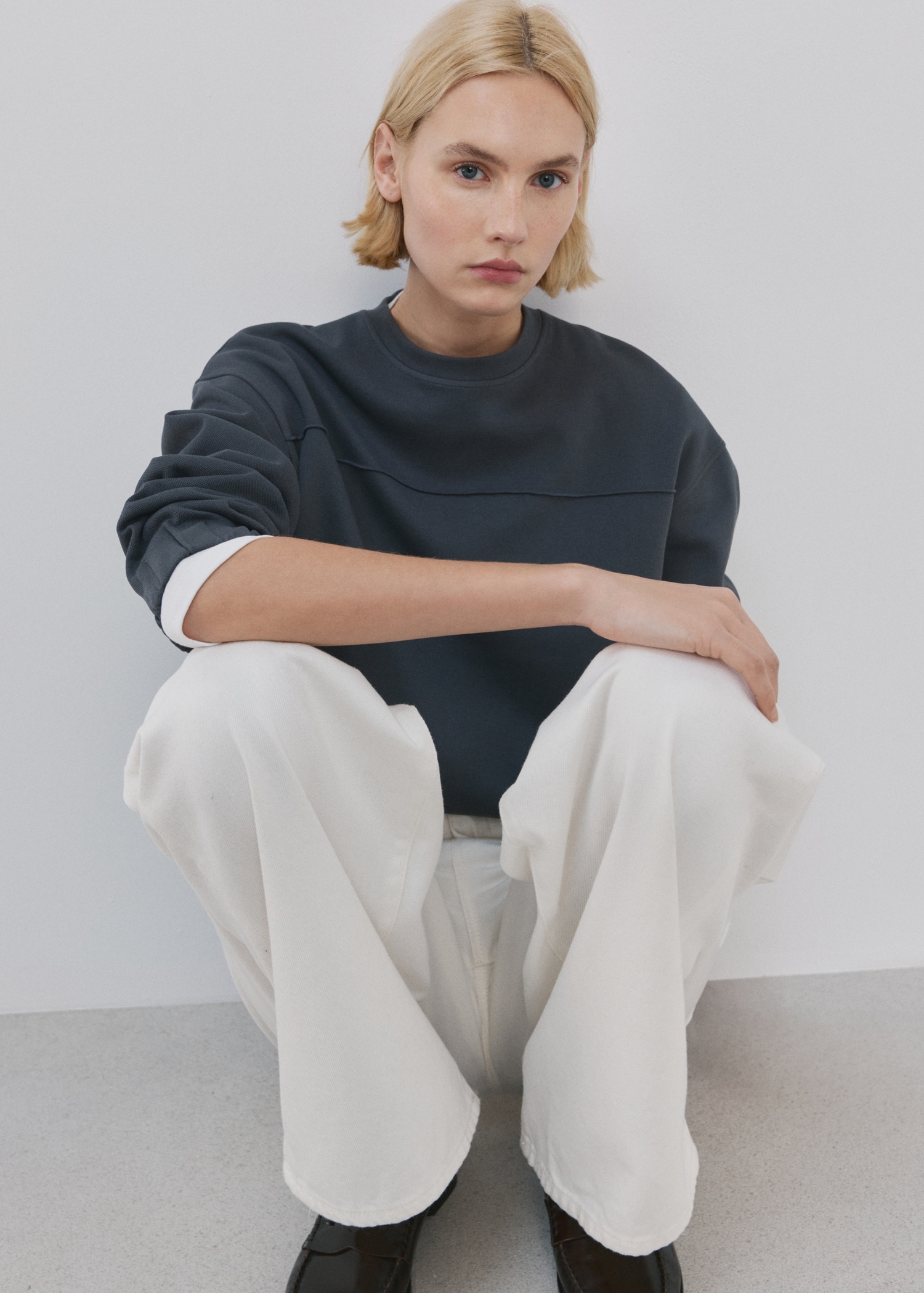 Ruched sleeve sweatshirt - Details of the article 1