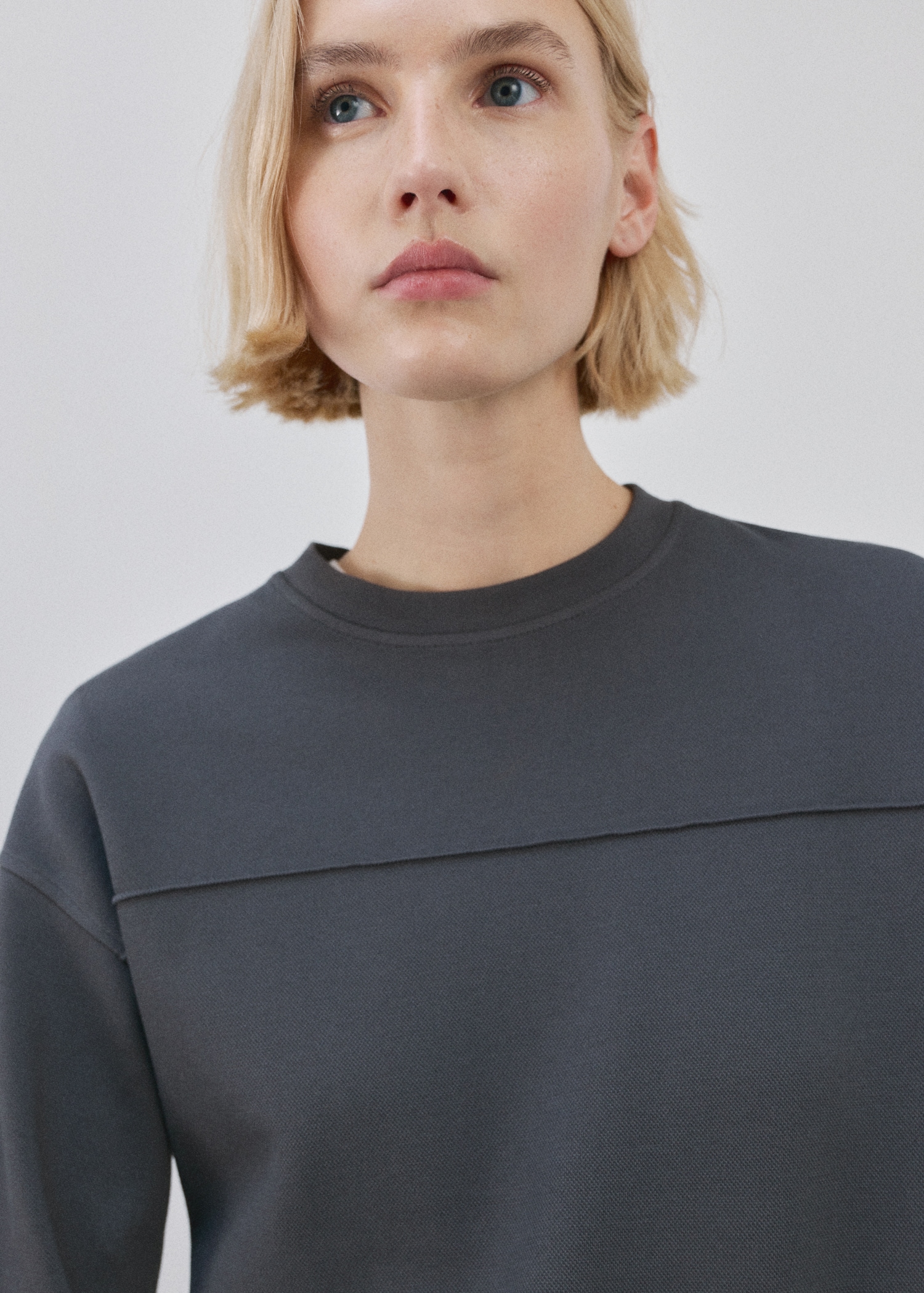 Ruched sleeve sweatshirt - Details of the article 2