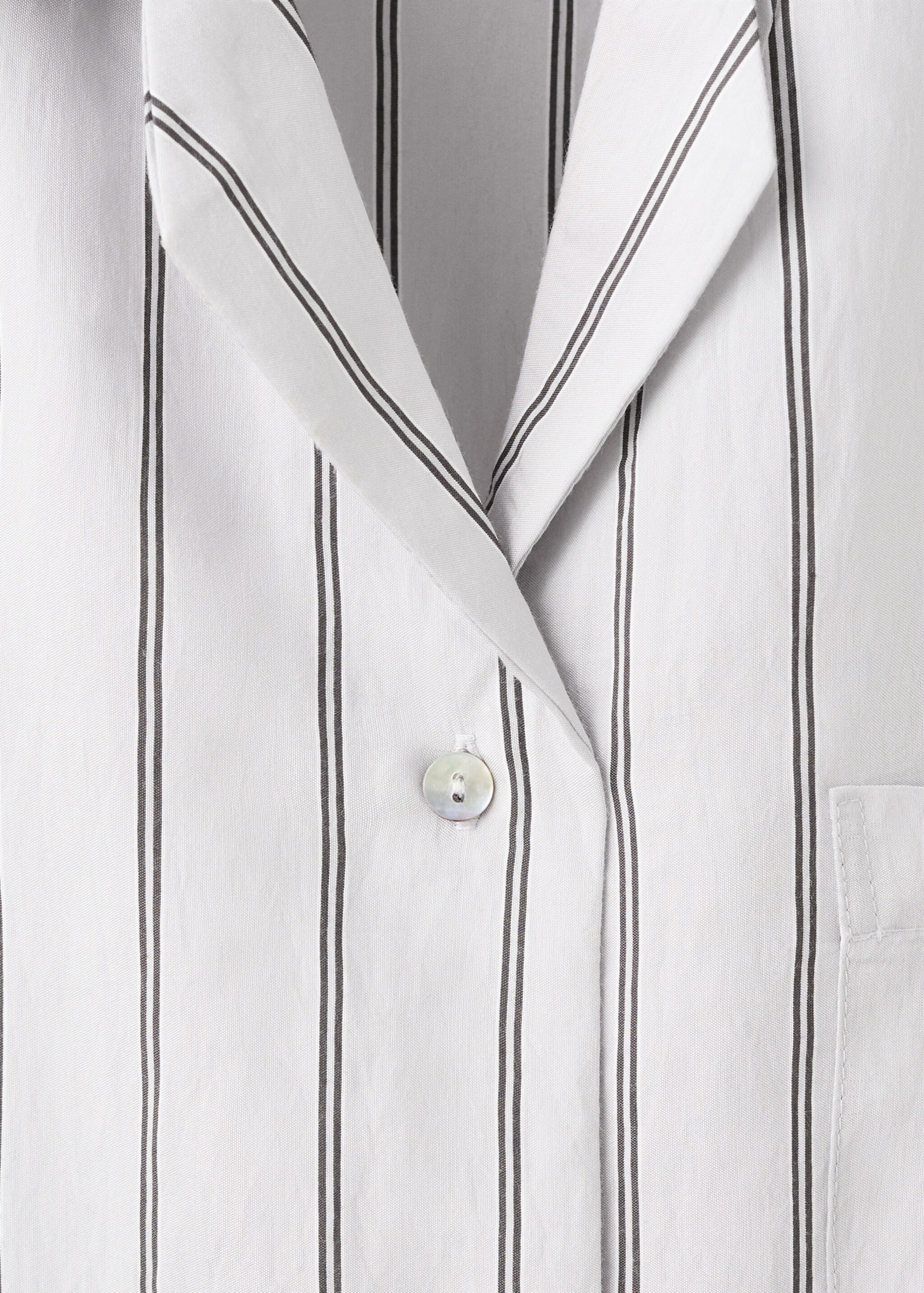 Pyjamahemd mit Streifen und Vordertasche - Detail des Artikels 8, Grau. Ref: 27083320-00.